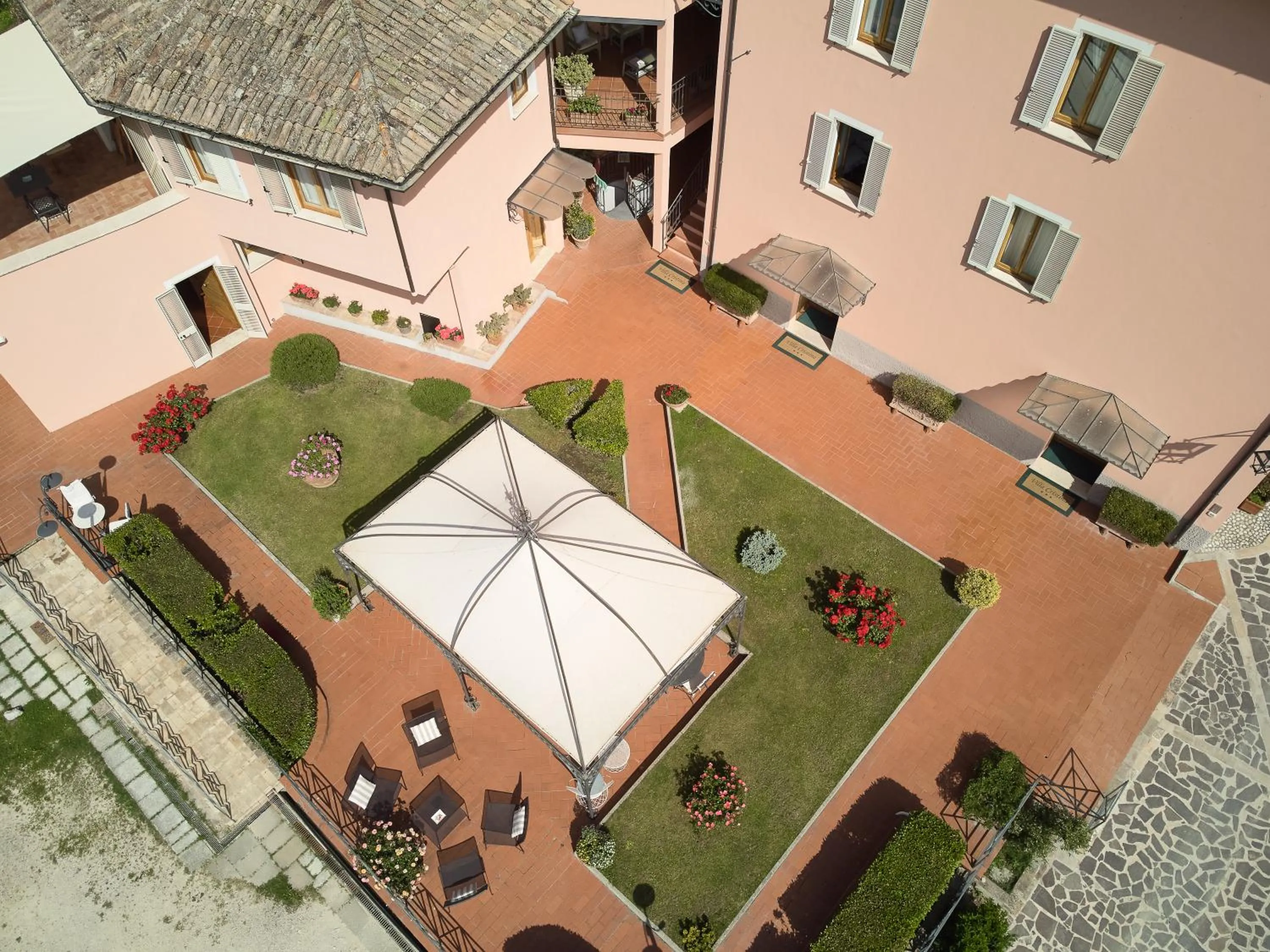 Patio in Albergo Villa Cristina