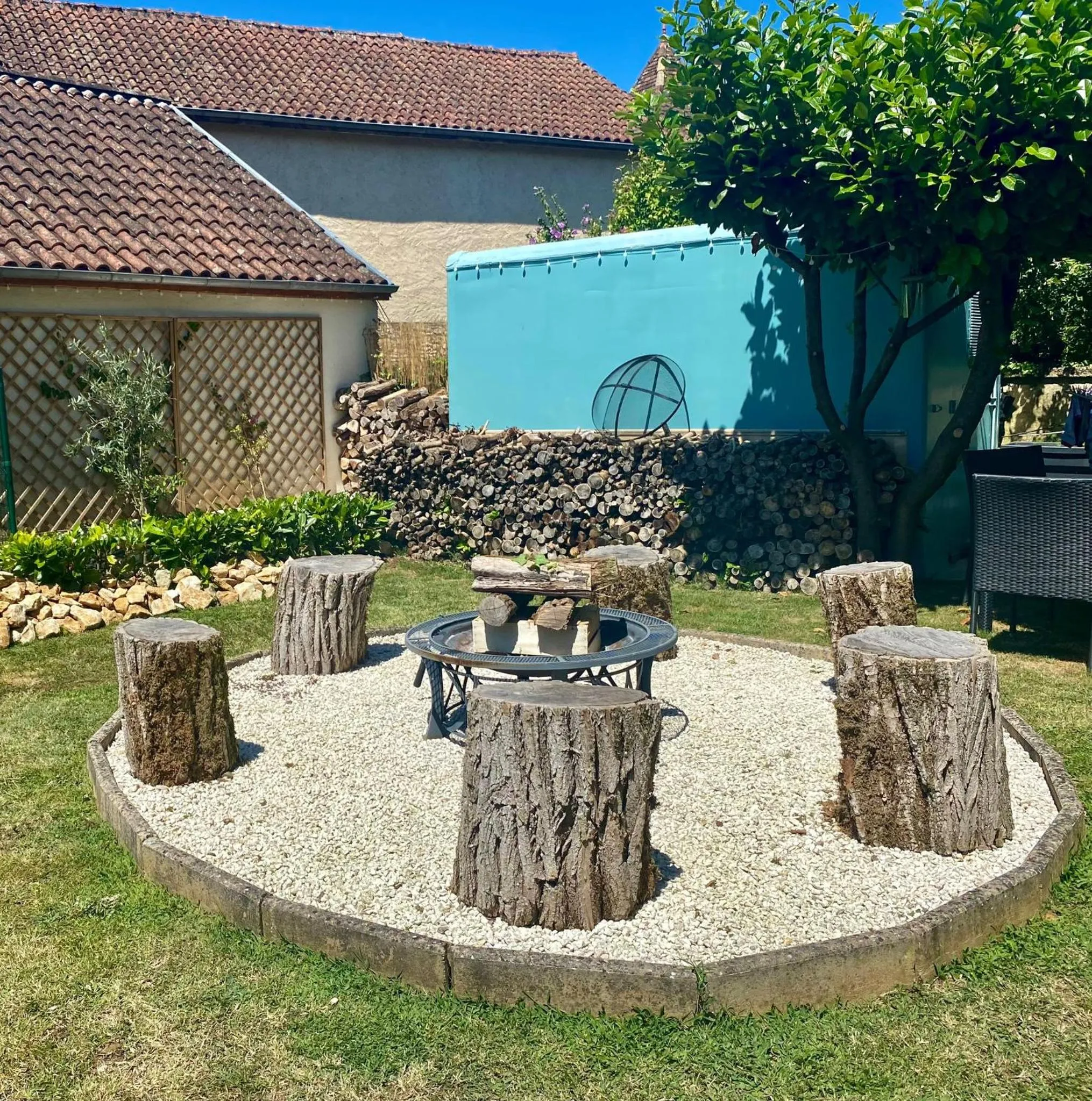 Auberge du Relais d'Auniac - Hôtel Bar Restaurant Piscine