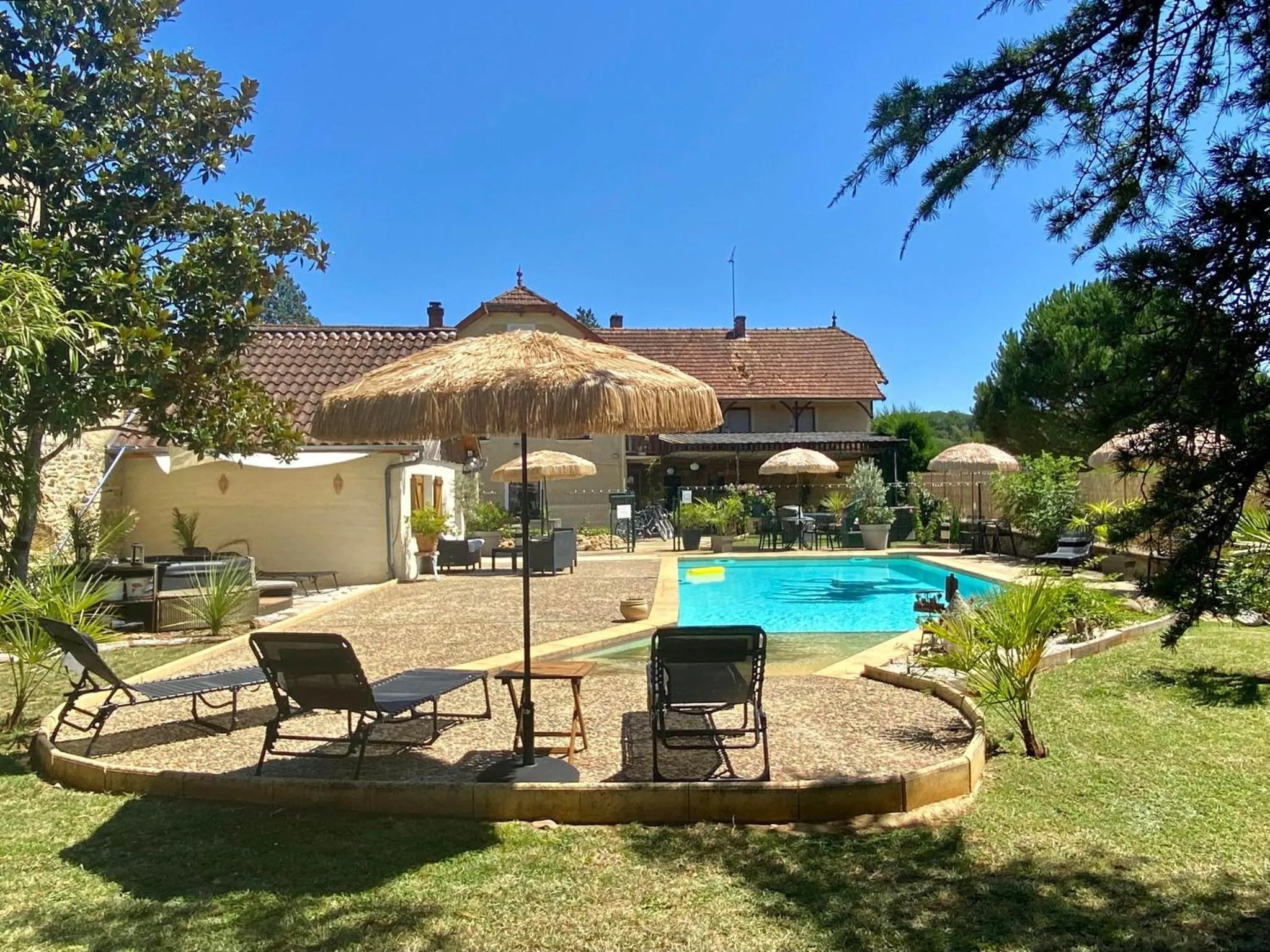 Auberge du Relais d'Auniac - Hôtel Bar Restaurant Piscine