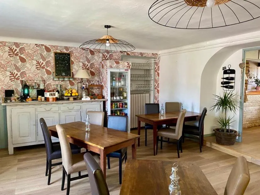 Auberge du Relais d'Auniac - Hôtel Bar Restaurant Piscine