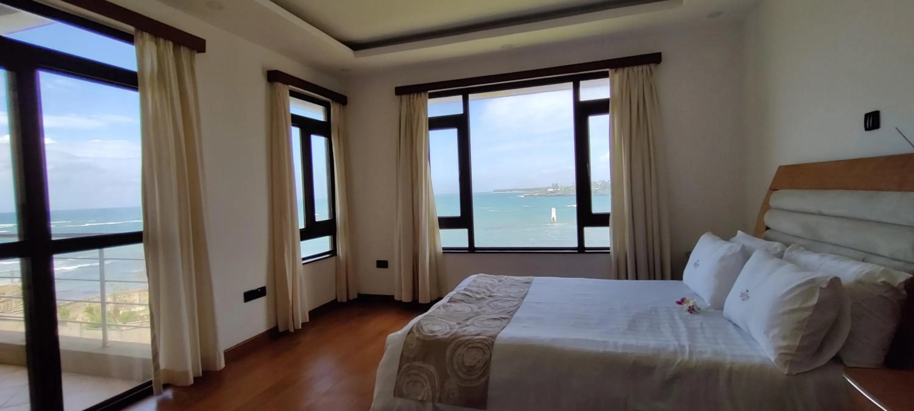 Balcony/Terrace, Bed in English Point Residence Beach Apartments Mombasa