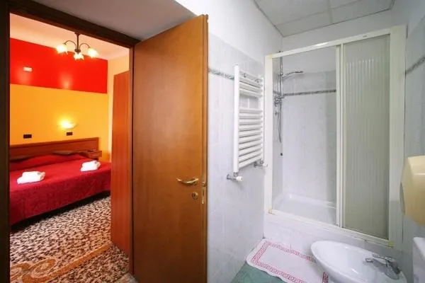 Decorative detail, Bed in Hotel Le Tre Stazioni