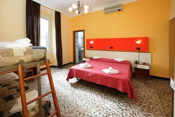 bunk bed, Bed in Hotel Le Tre Stazioni