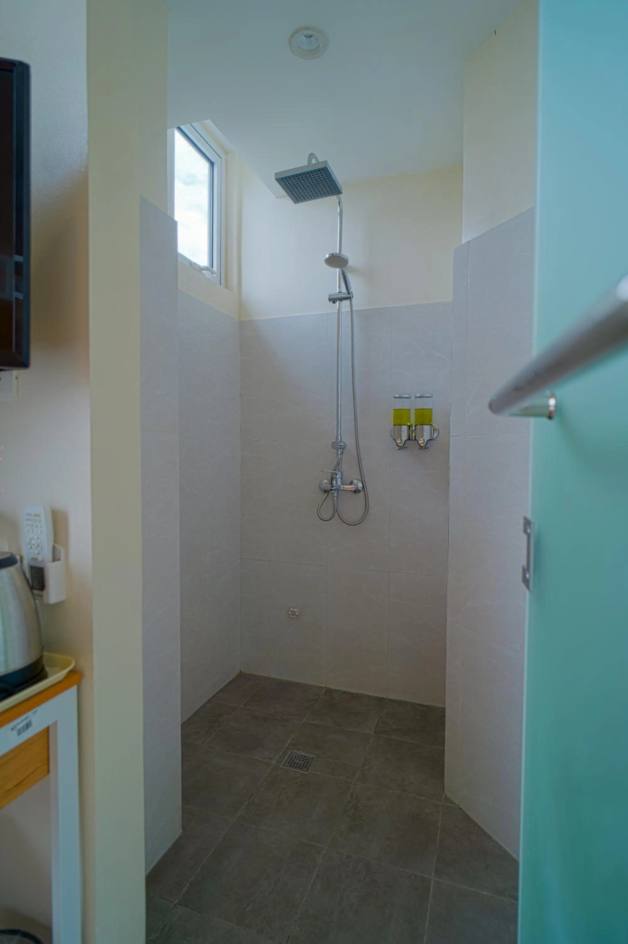 Shower in MySpace Hotel Comembo Taguig