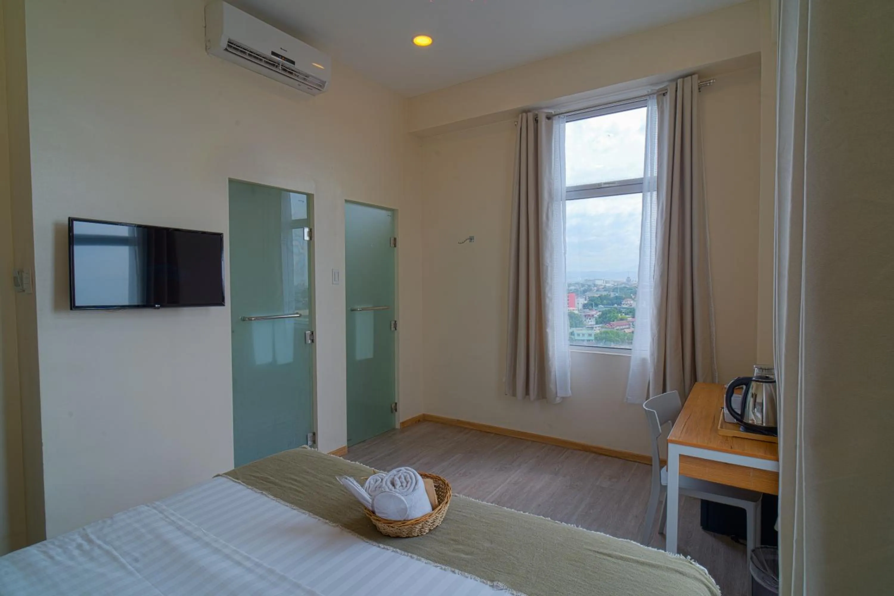 Bedroom, Bed in MySpace Hotel Comembo Taguig