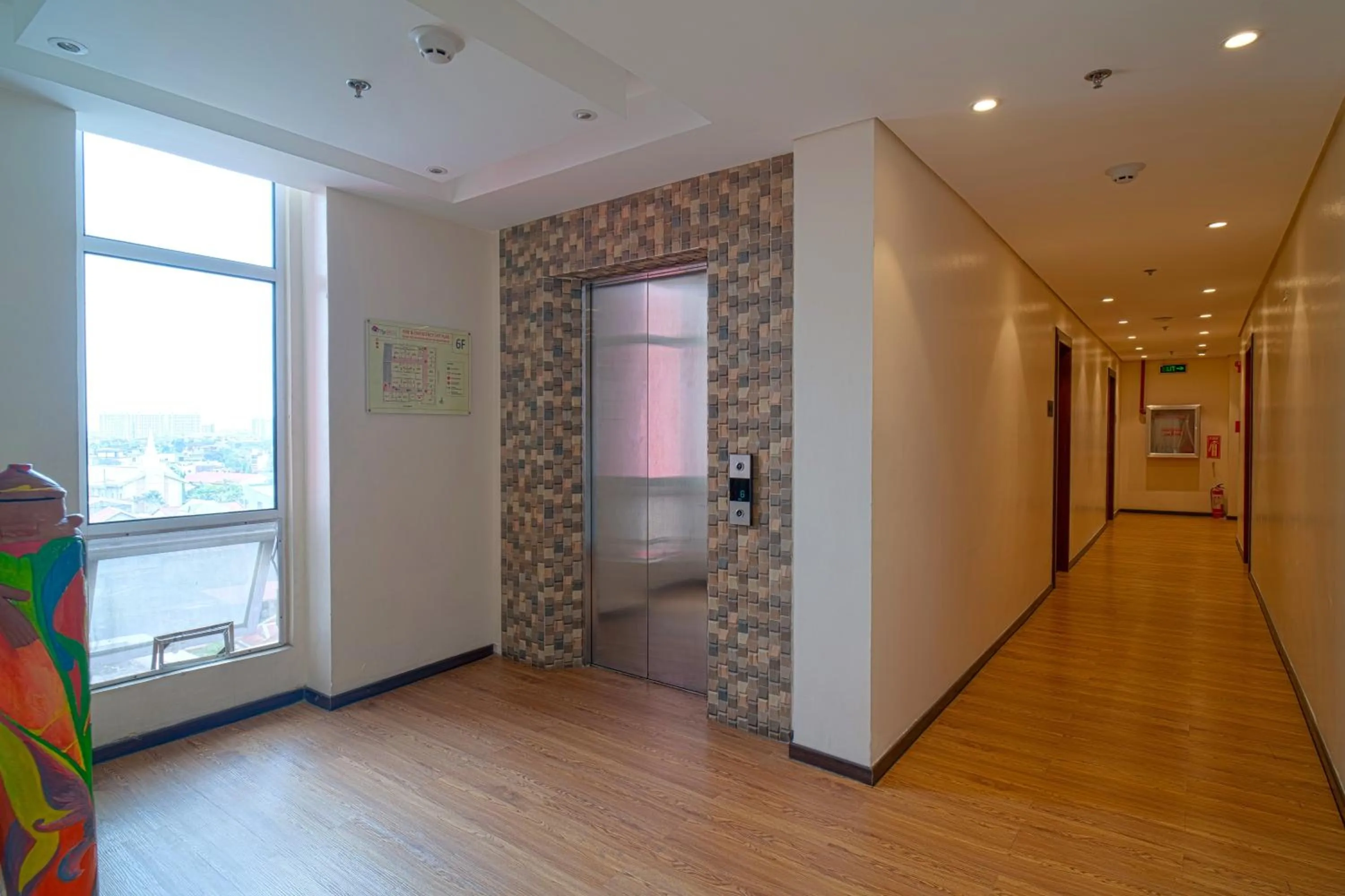 elevator in MySpace Hotel Comembo Taguig