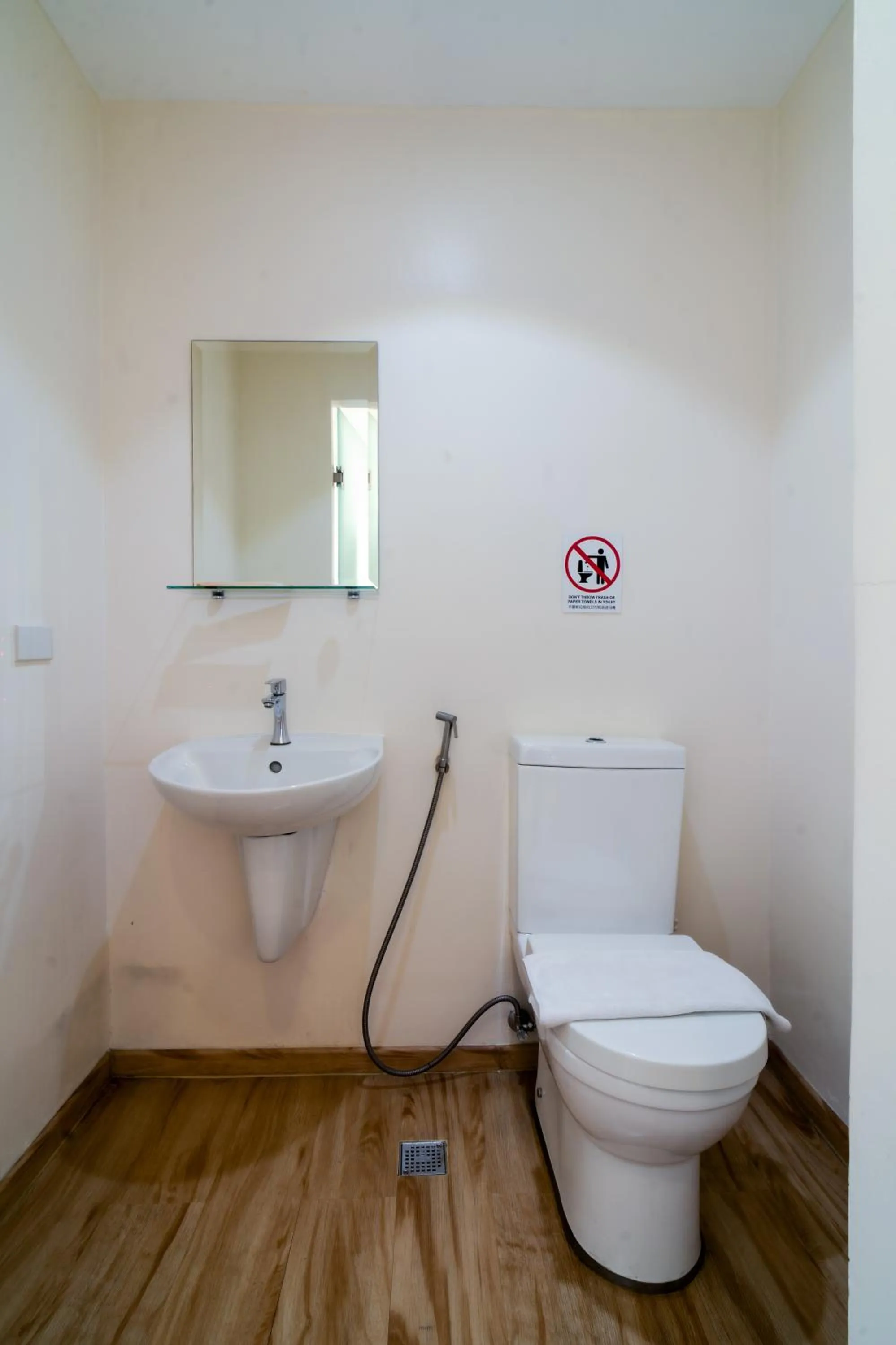 Toilet in MySpace Hotel Comembo Taguig