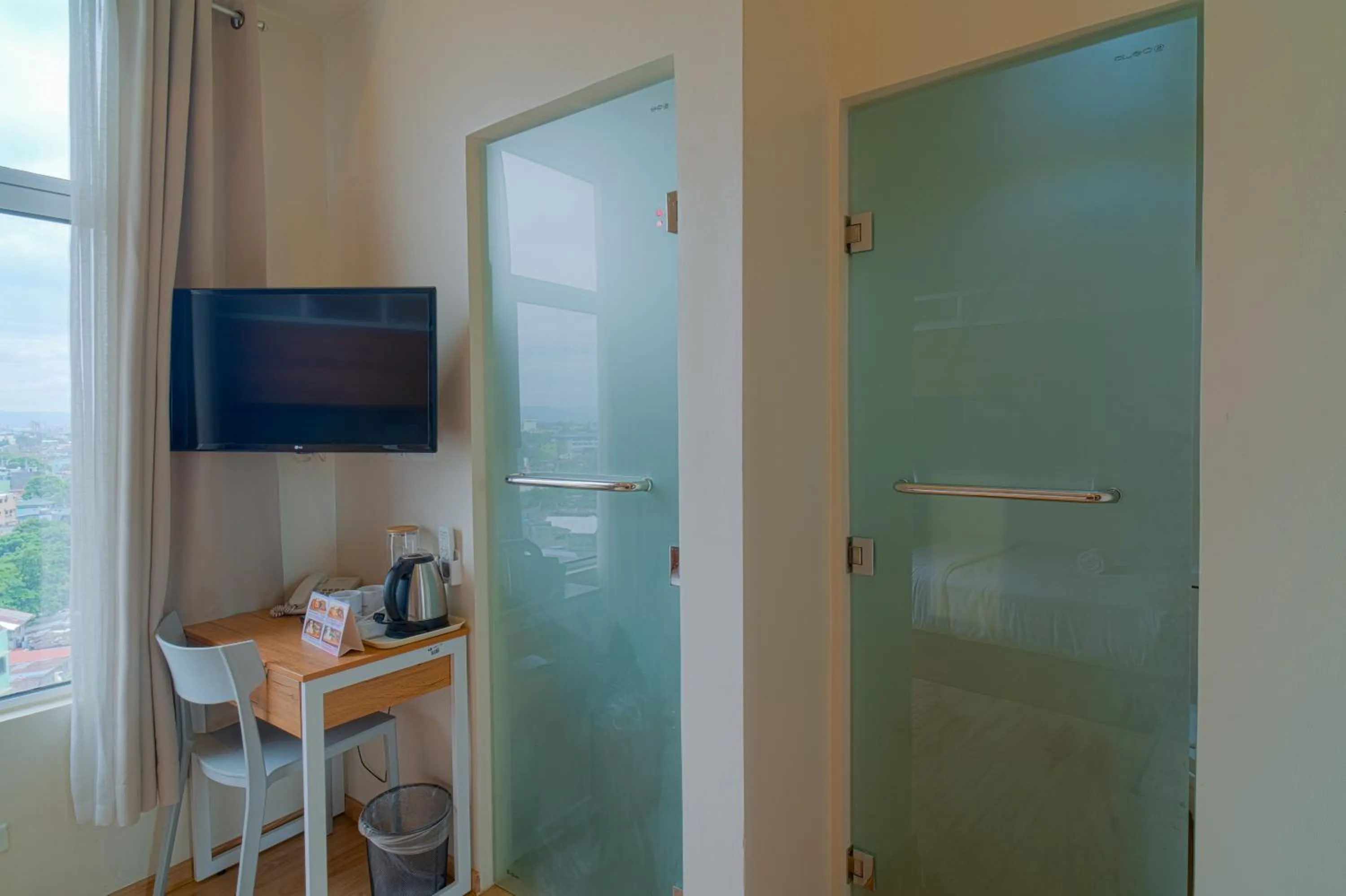 TV and multimedia in MySpace Hotel Comembo Taguig