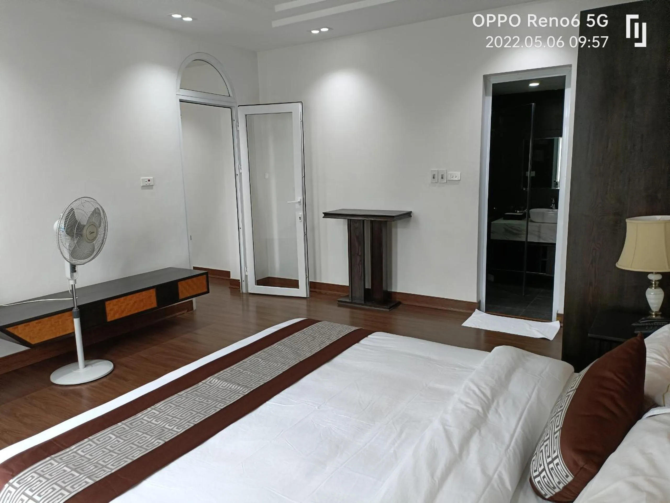 View (from property/room), Bed in SONG HONG VIEW HOTEL