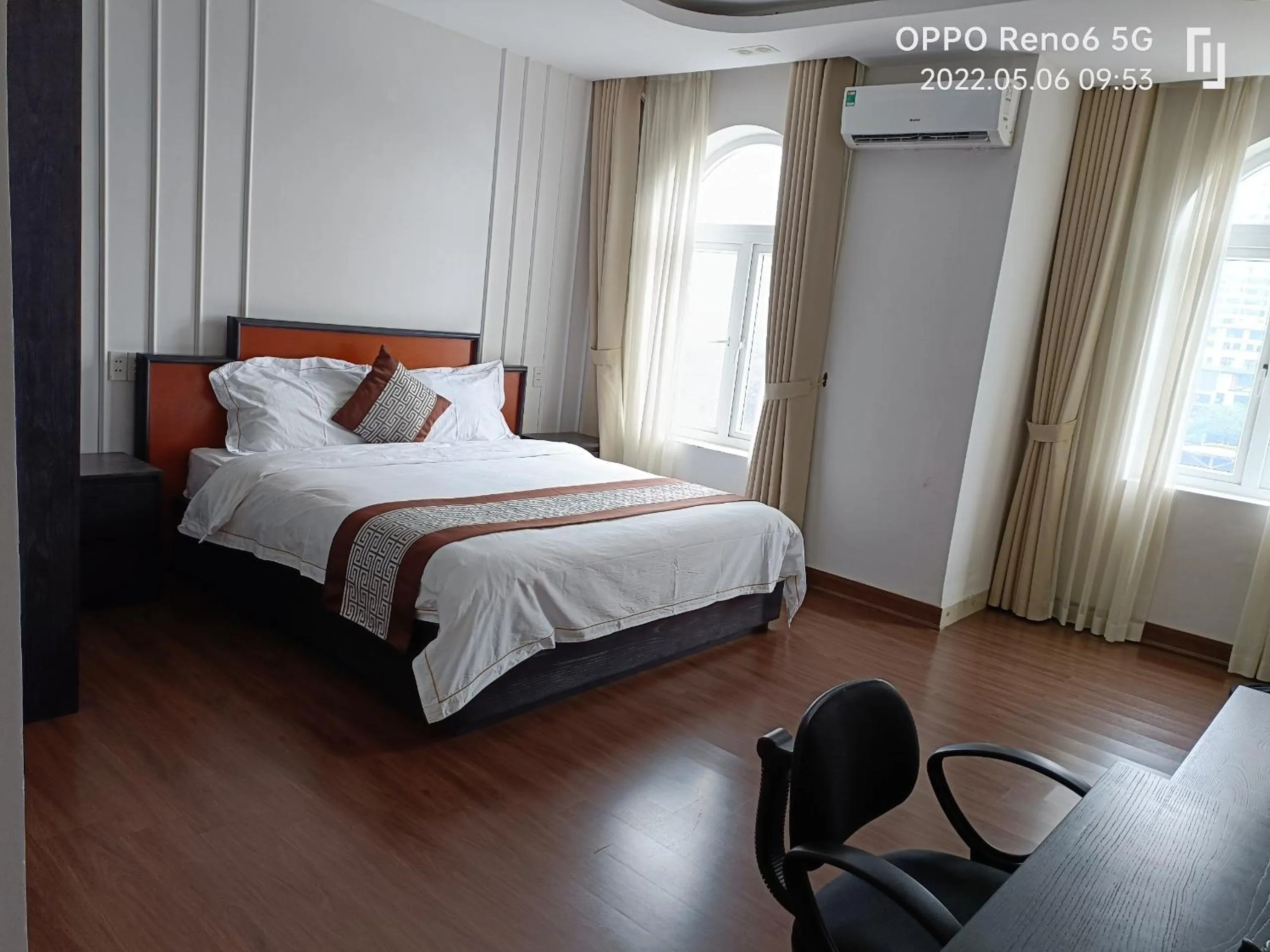 View (from property/room), Bed in SONG HONG VIEW HOTEL