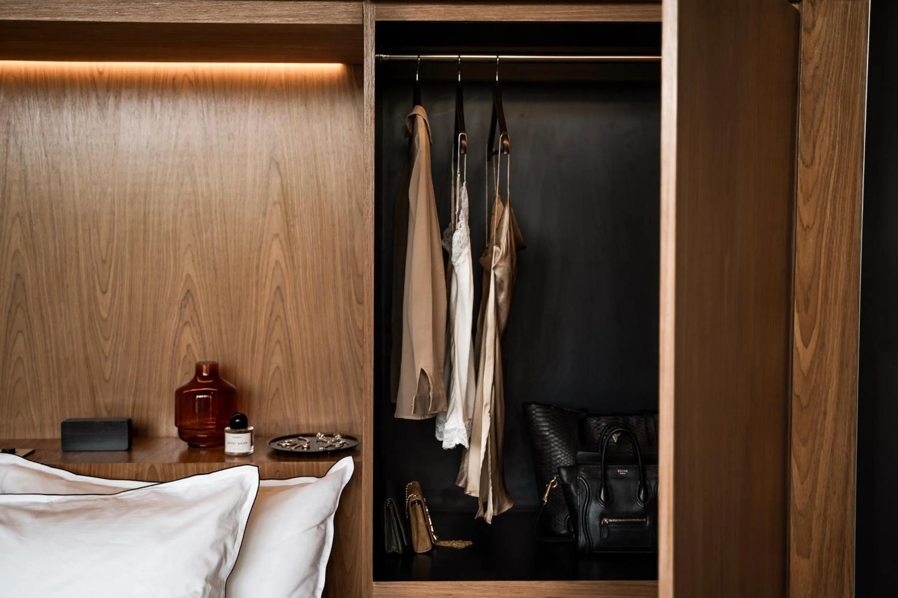 wardrobe in OXO Townhouses Berawa Canggu