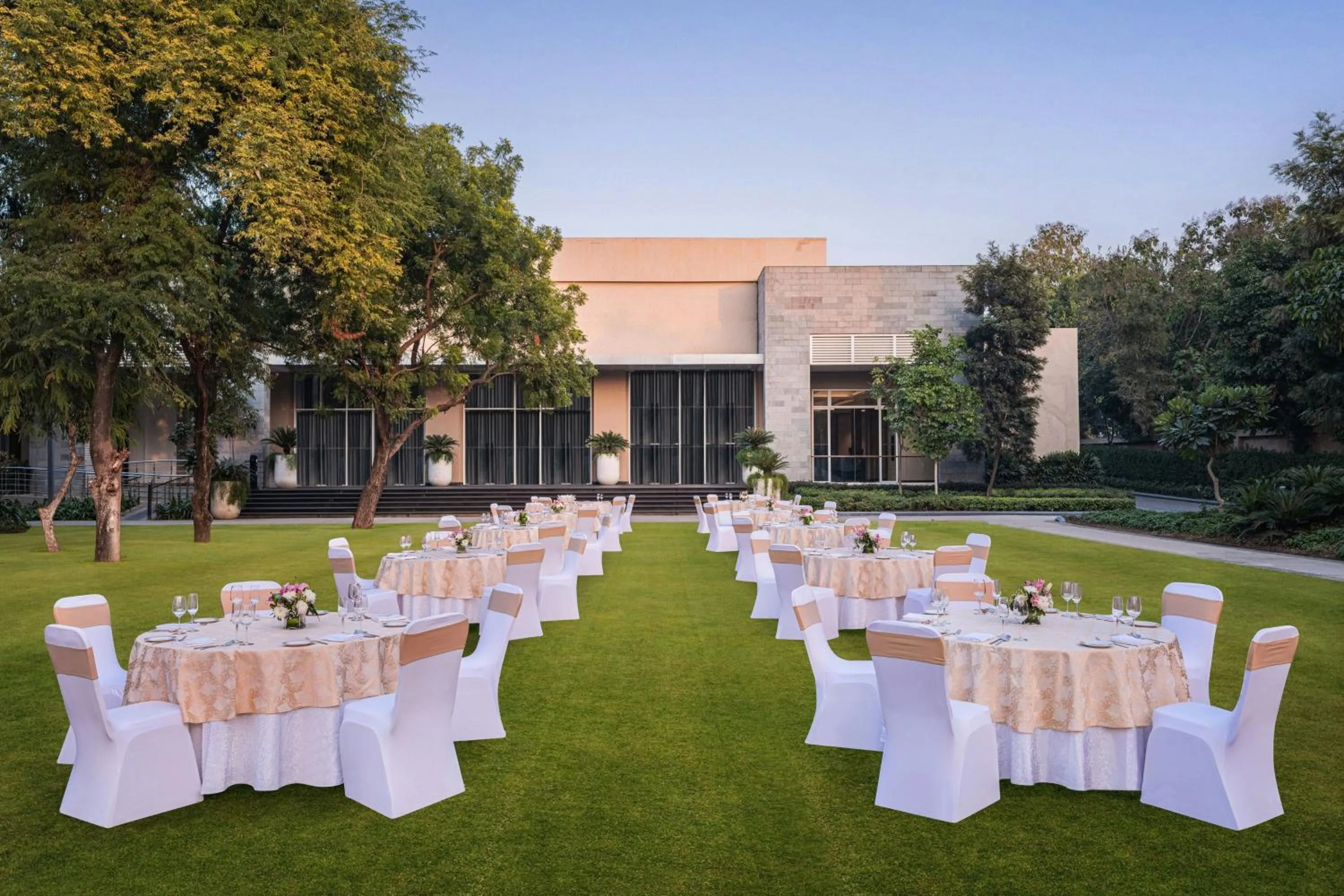 Meeting/conference room in Courtyard by Marriott Aravali Resort
