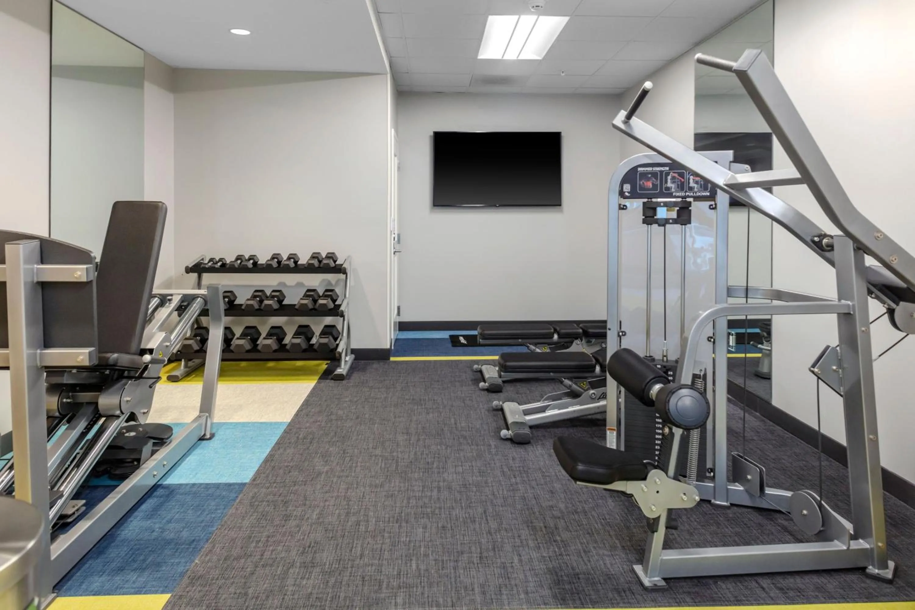 Fitness centre/facilities in TownePlace Suites by Marriott Chesterfield