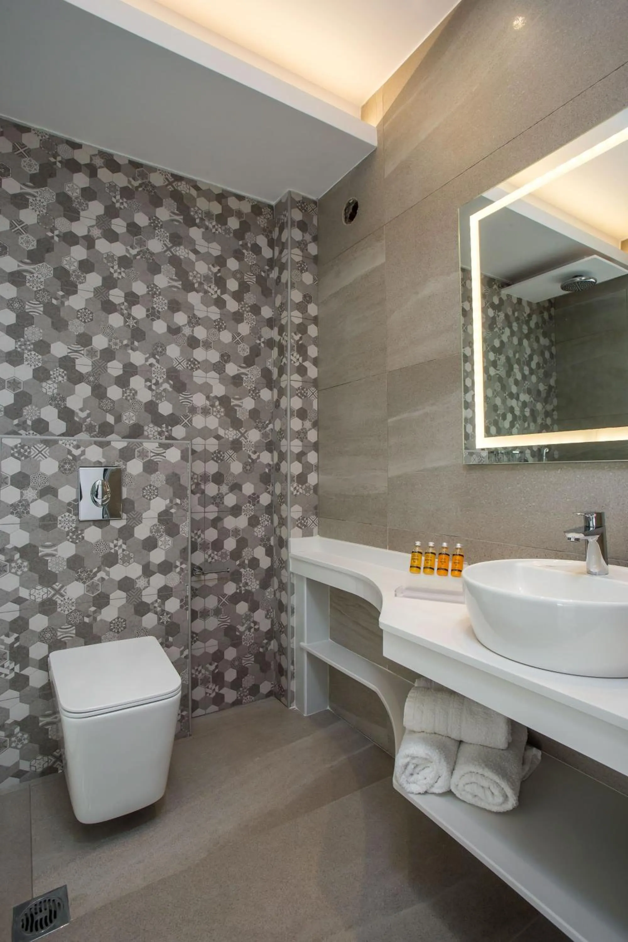 Shower in Hollywood Inn Faliraki - Adults Only