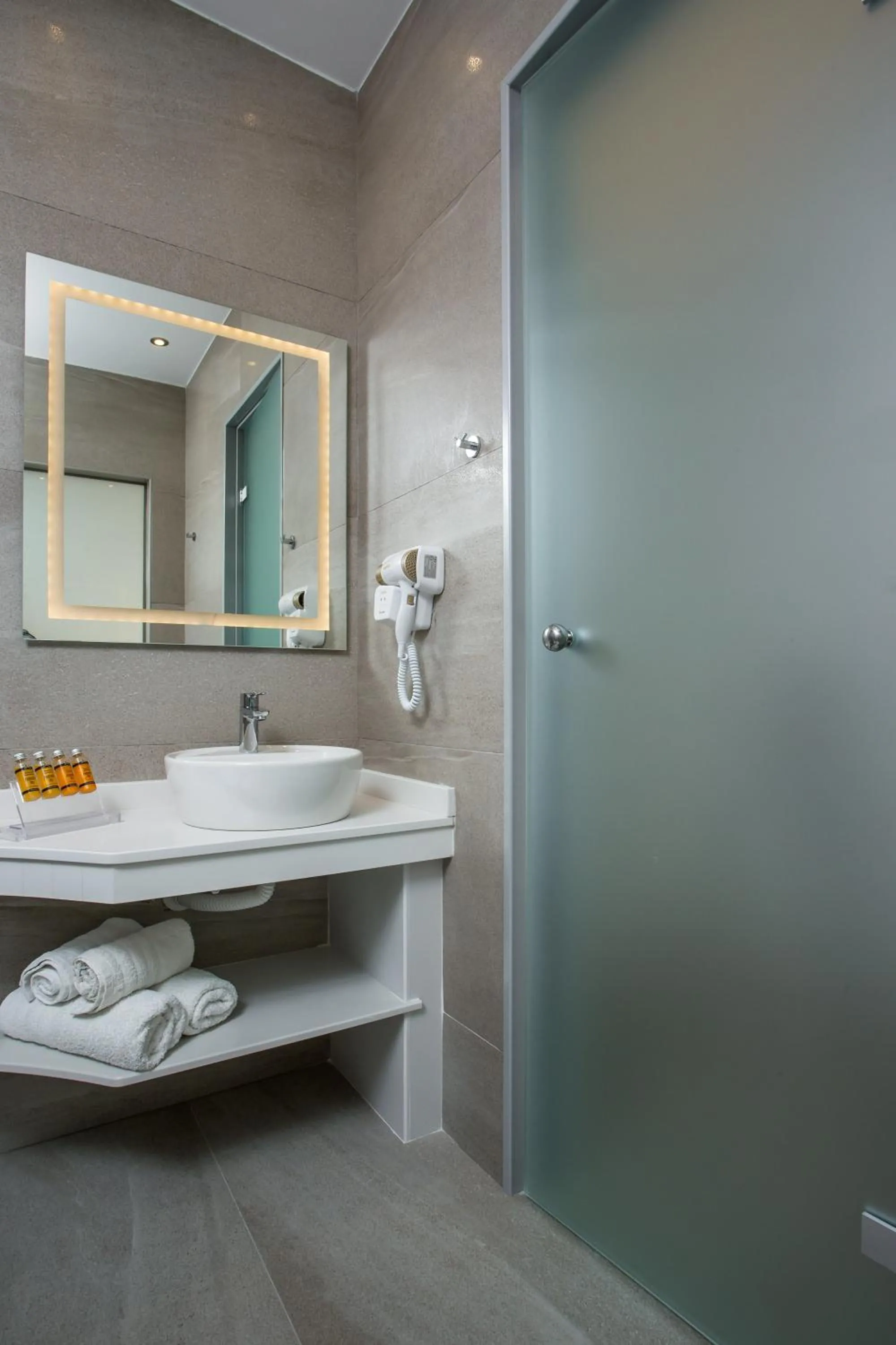 Shower in Hollywood Inn Faliraki - Adults Only