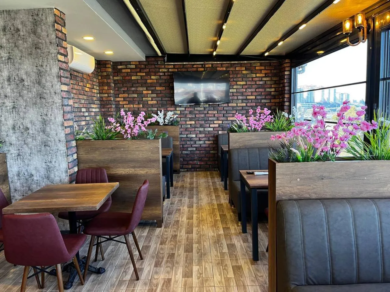 Restaurant/places to eat in Avni Bey Otel