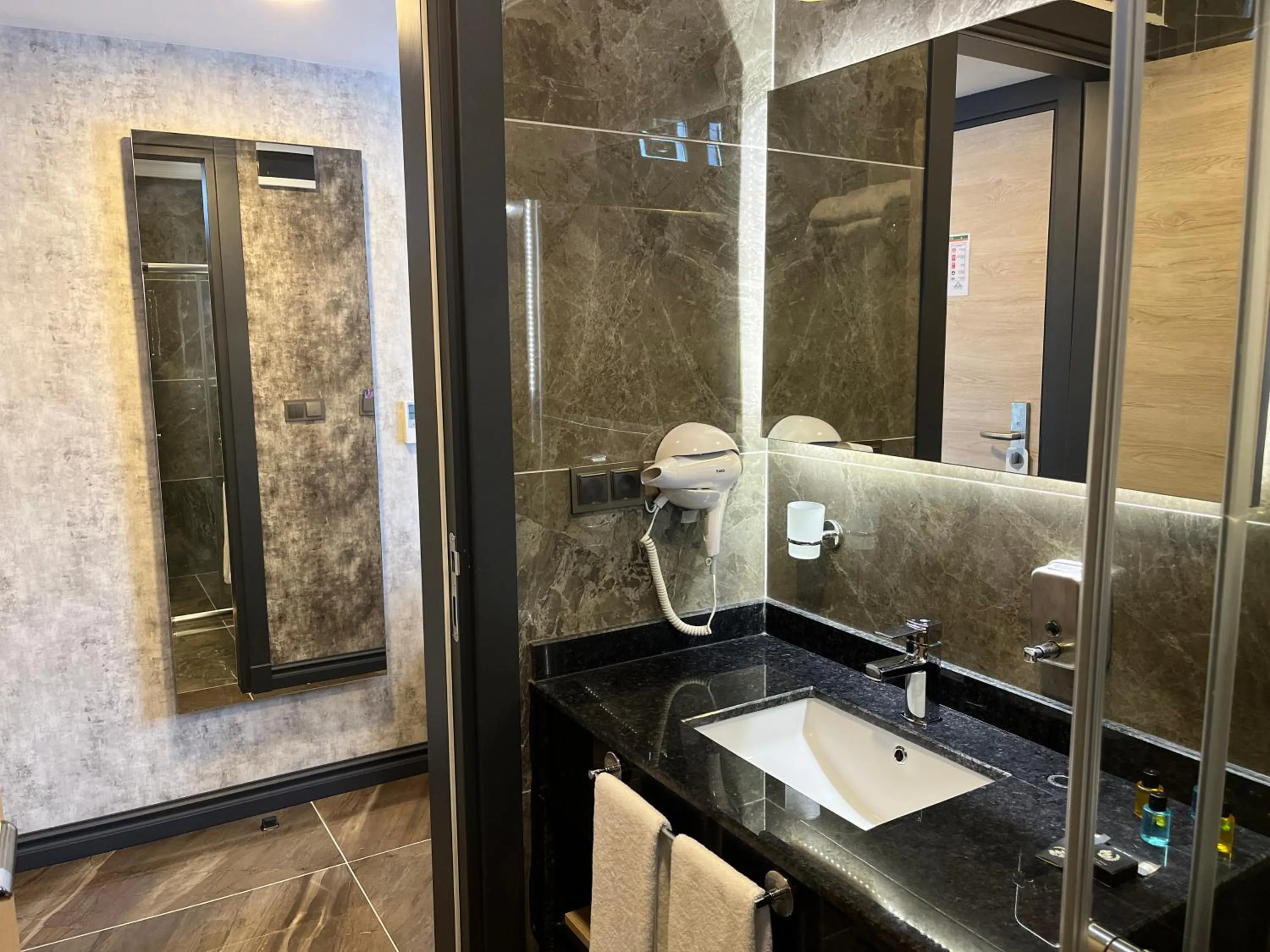 Bathroom in Avni Bey Otel