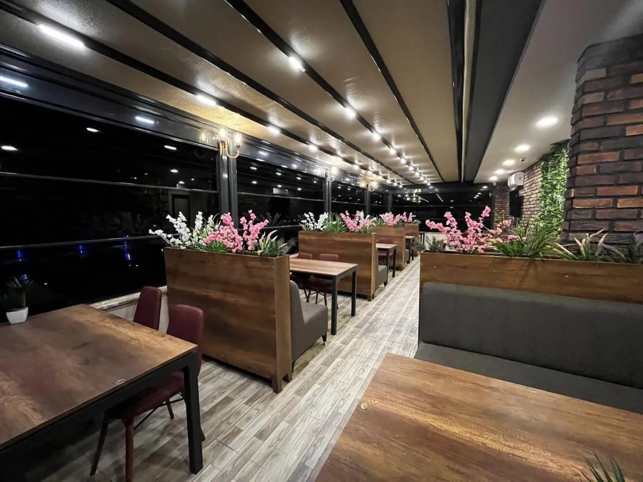 Restaurant/places to eat in Avni Bey Otel