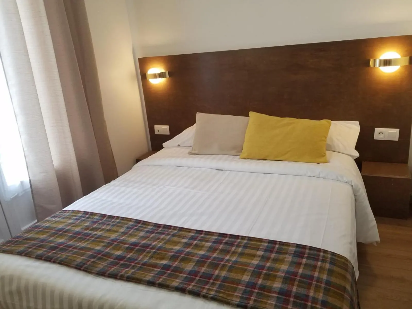 City view, Bed in Dupleix Hotel