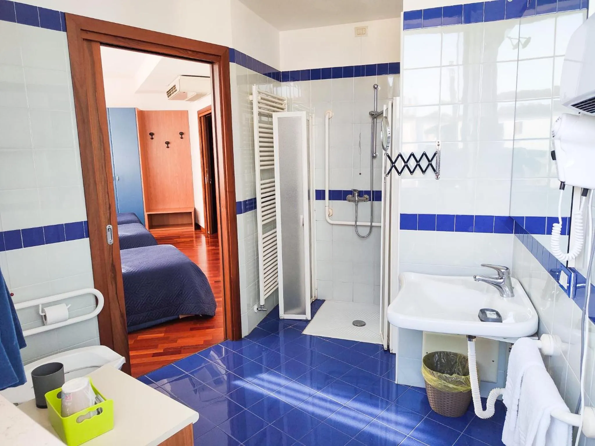 Shower in Hotel all'Oasi