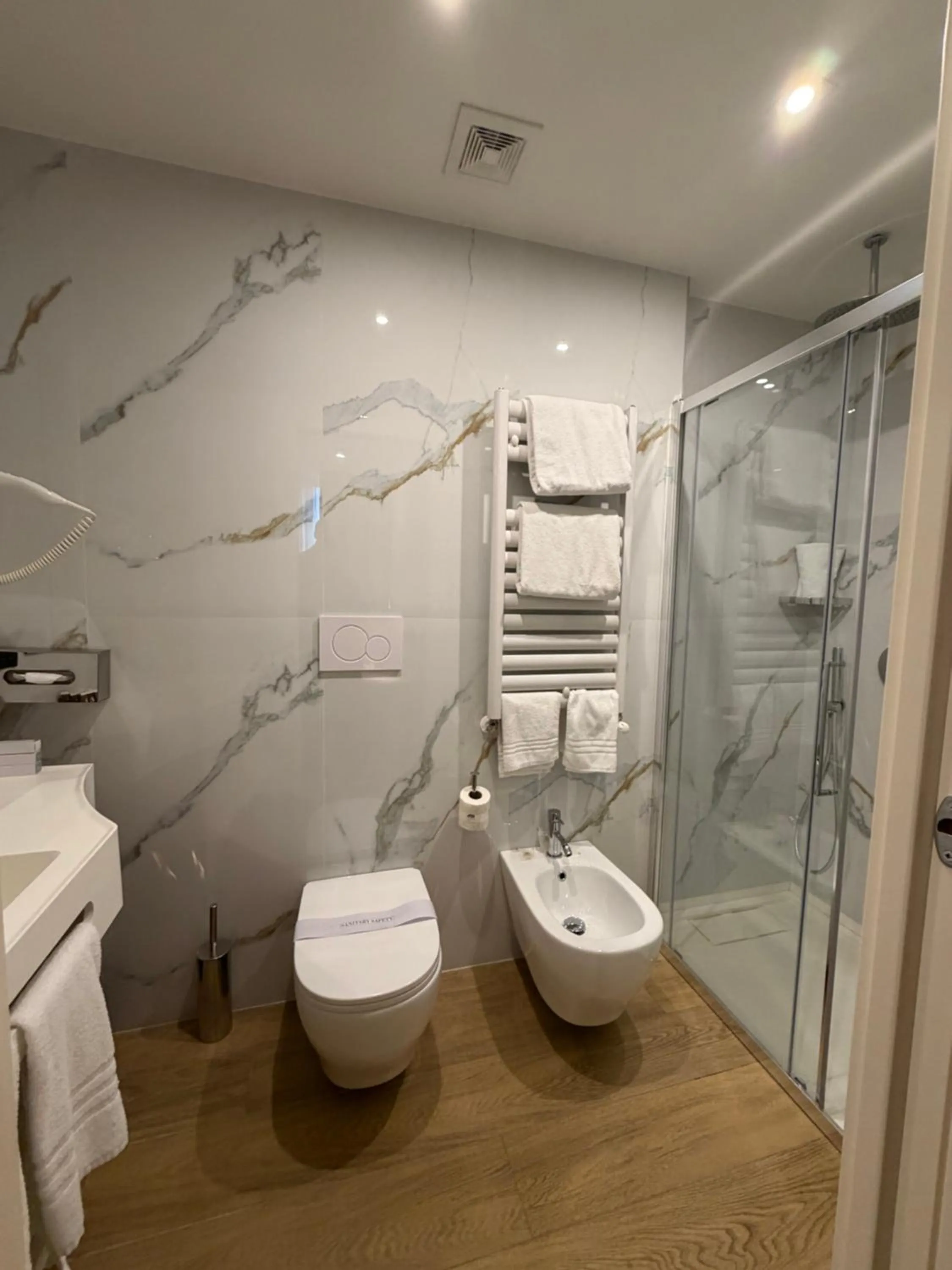 Bathroom in JR Hotels Bocconi Milano