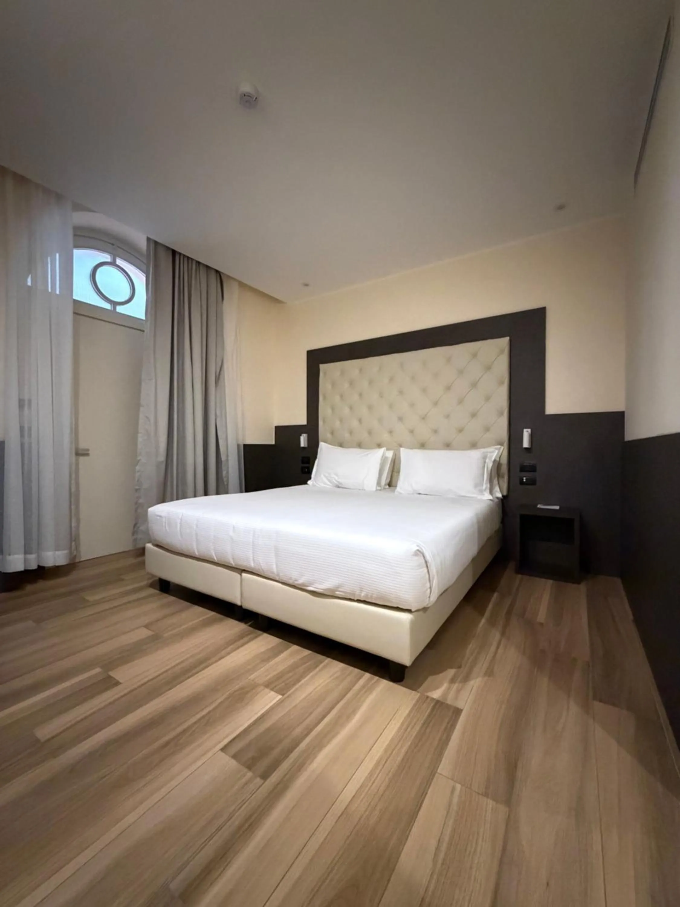 Bedroom, Bed in JR Hotels Bocconi Milano