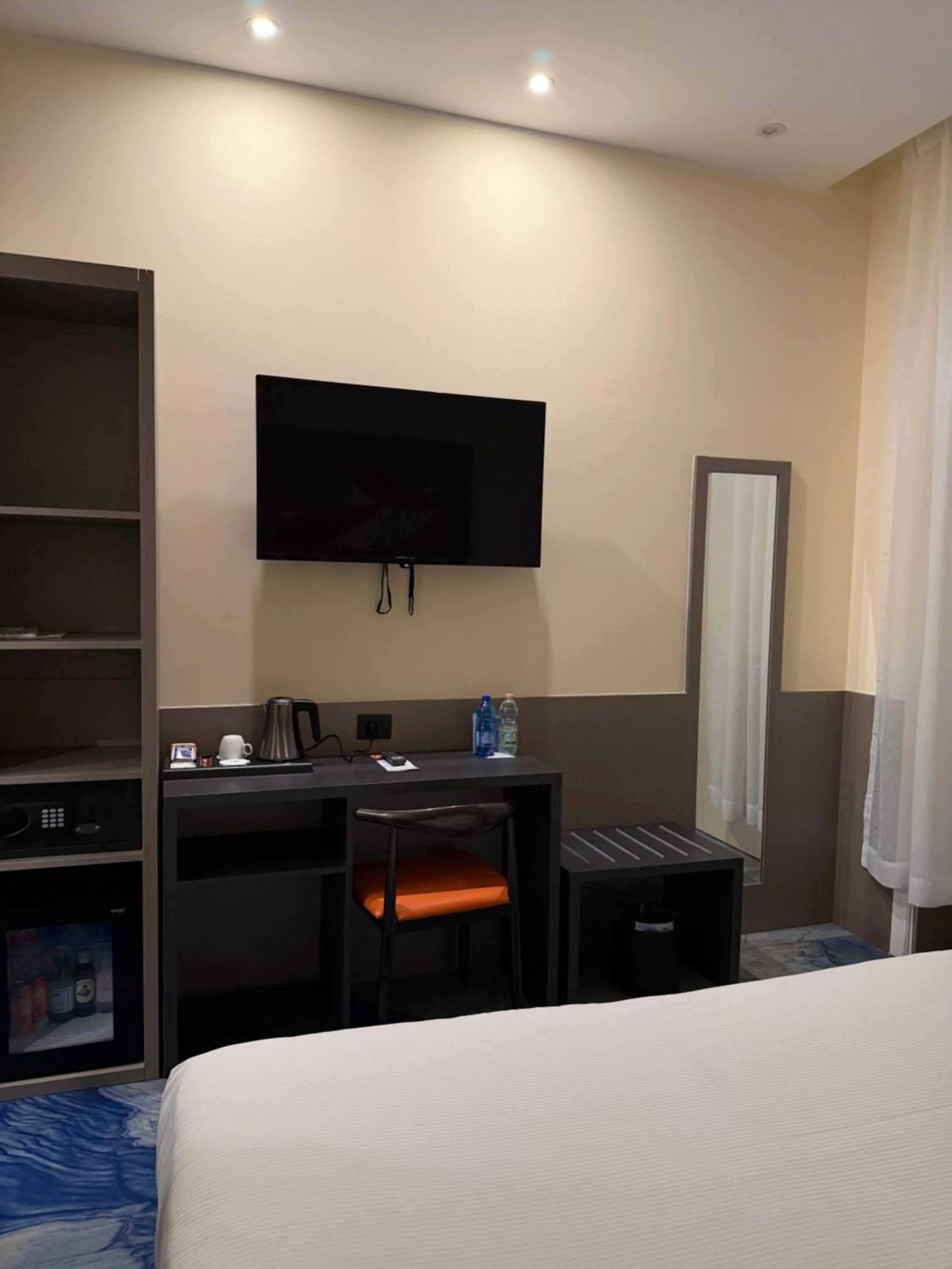 Bedroom, Bed in JR Hotels Bocconi Milano