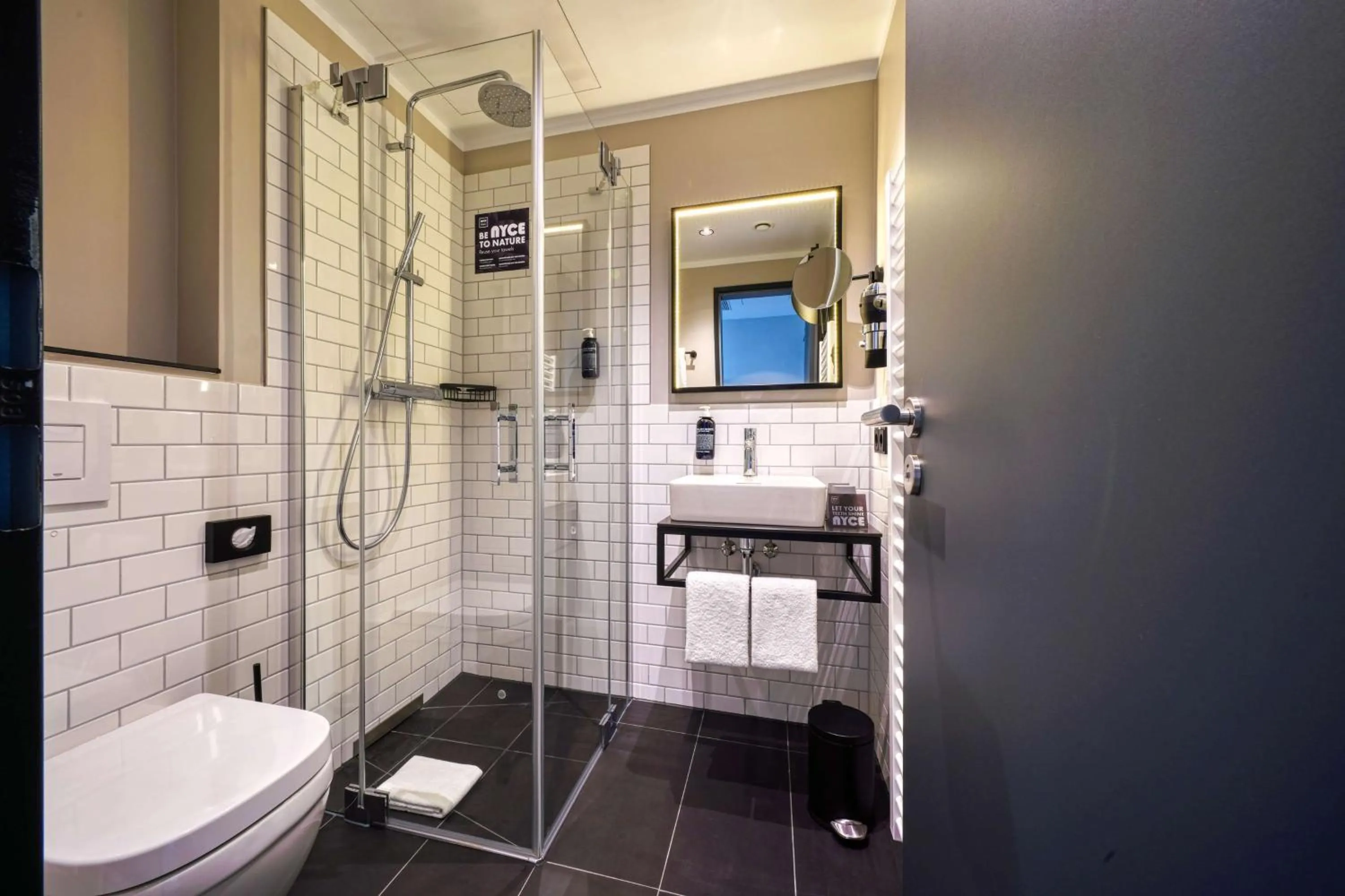 Bathroom in Vienna House Easy by Wyndham Hannover City