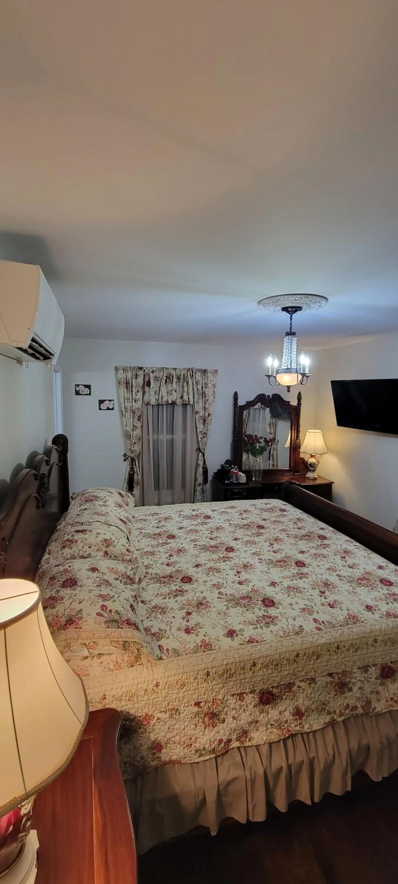 Bed in Holland Farmhouse Inn B&B