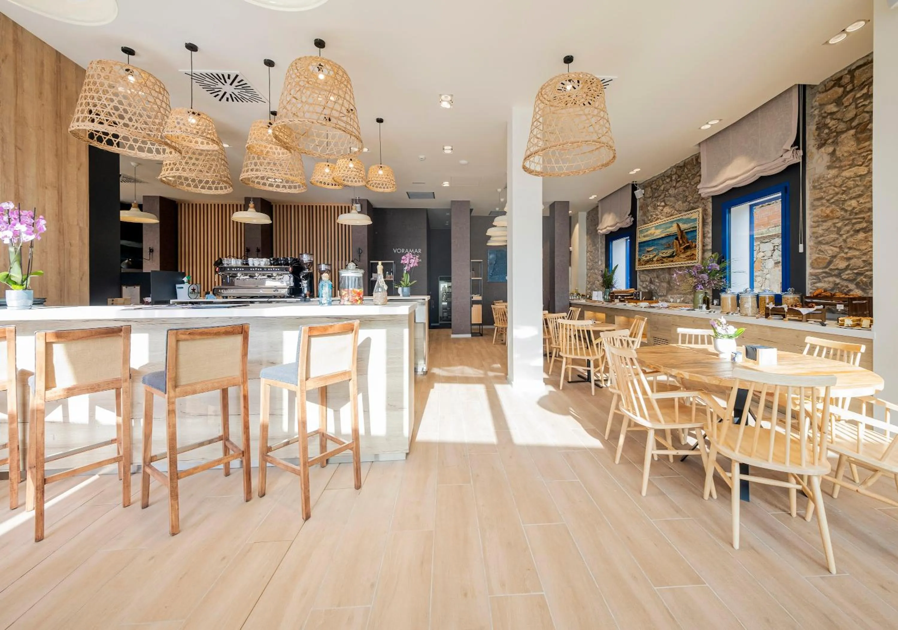 Restaurant/places to eat in Hotel Voramar