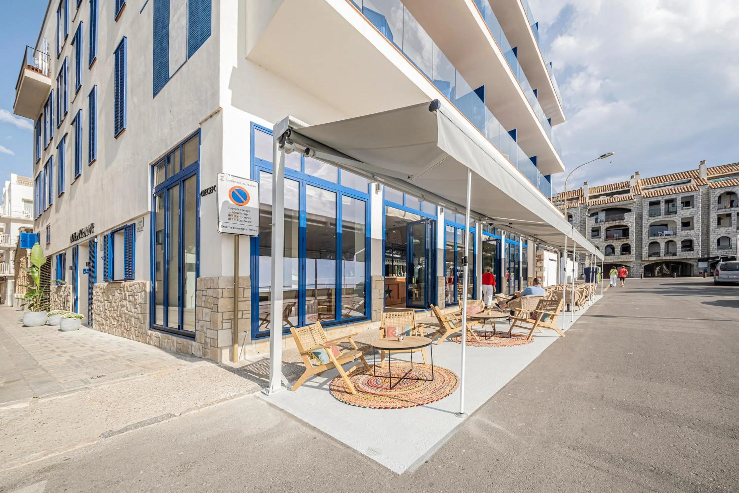 Restaurant/places to eat in Hotel Voramar