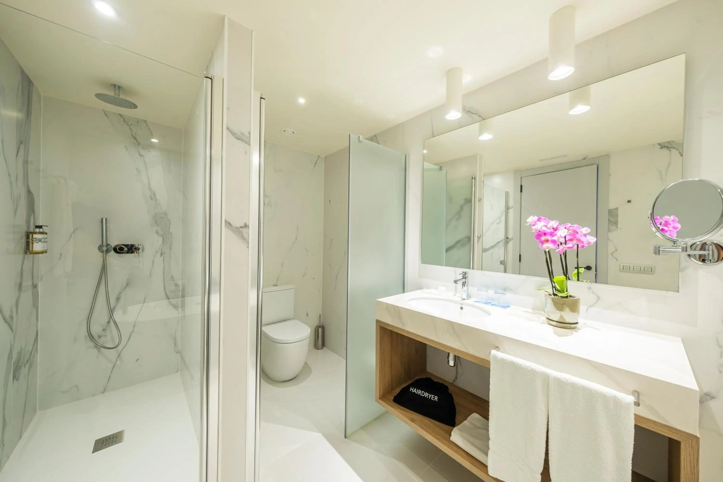 Bathroom in Hotel Voramar