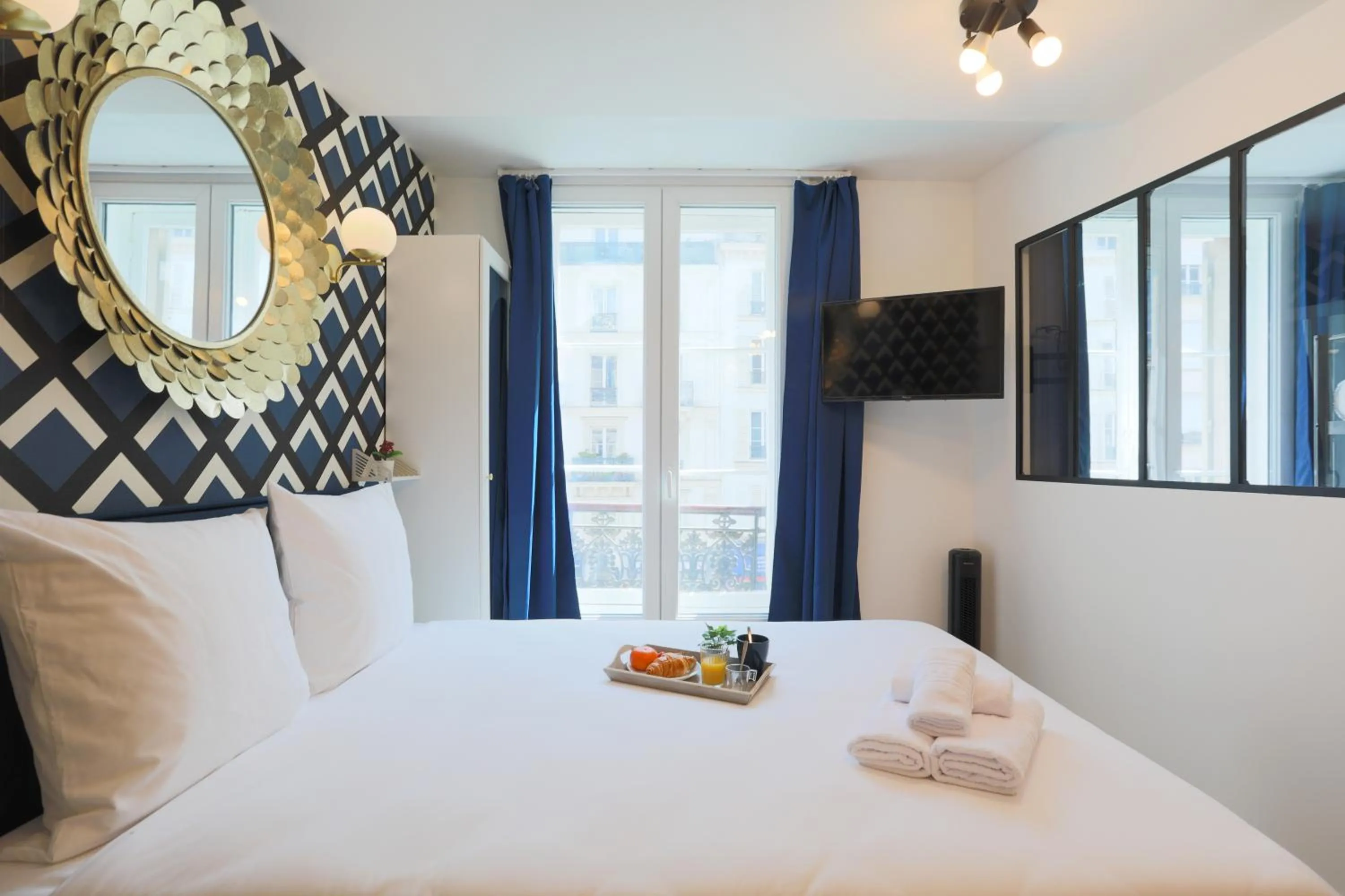 Photo of the whole room, Bed in WS Notre-Dame - Linné