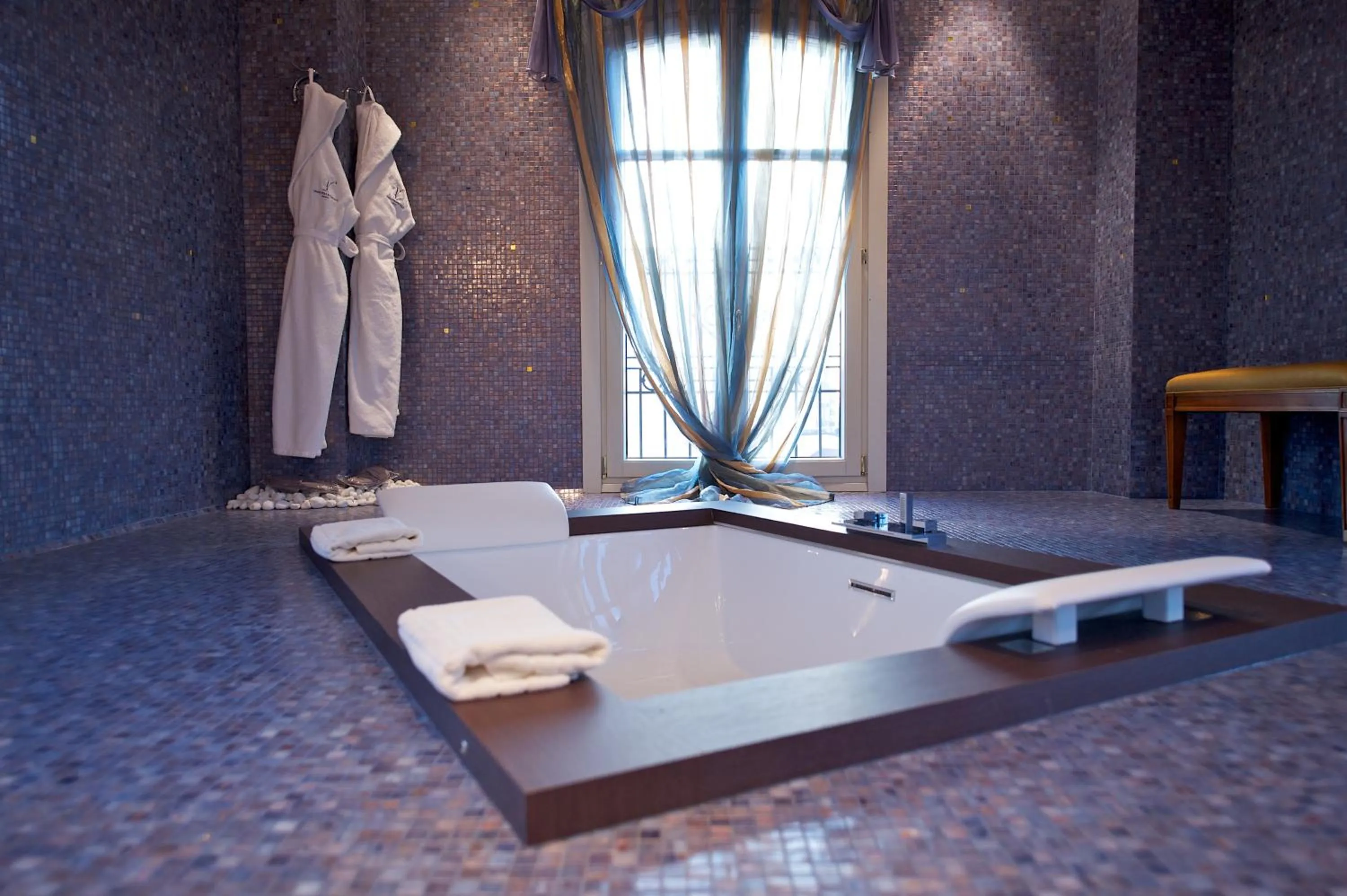 Bath in Grand Visconti Palace