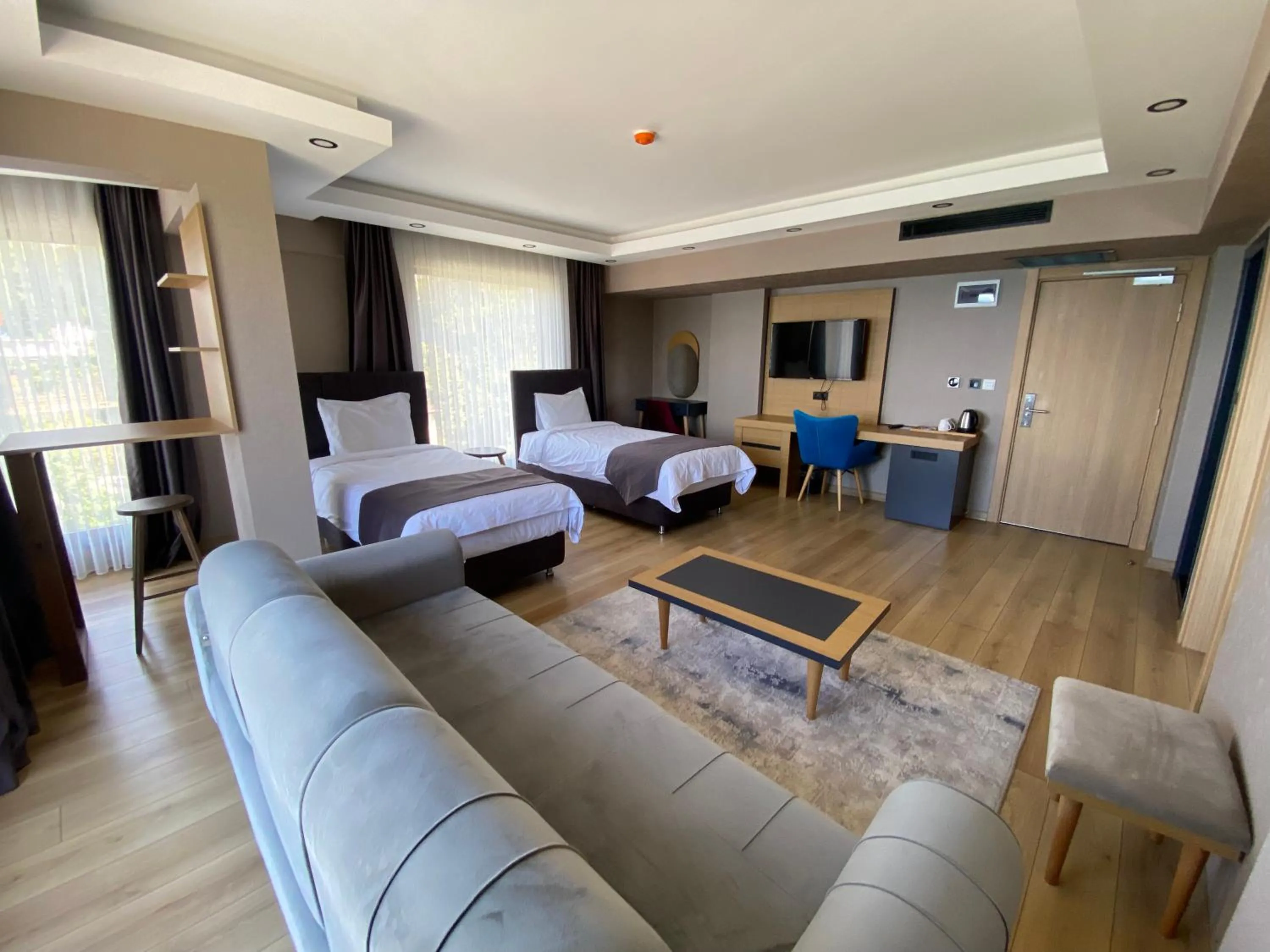 Communal lounge/ TV room, Bed in Şehrar Suite Hotel