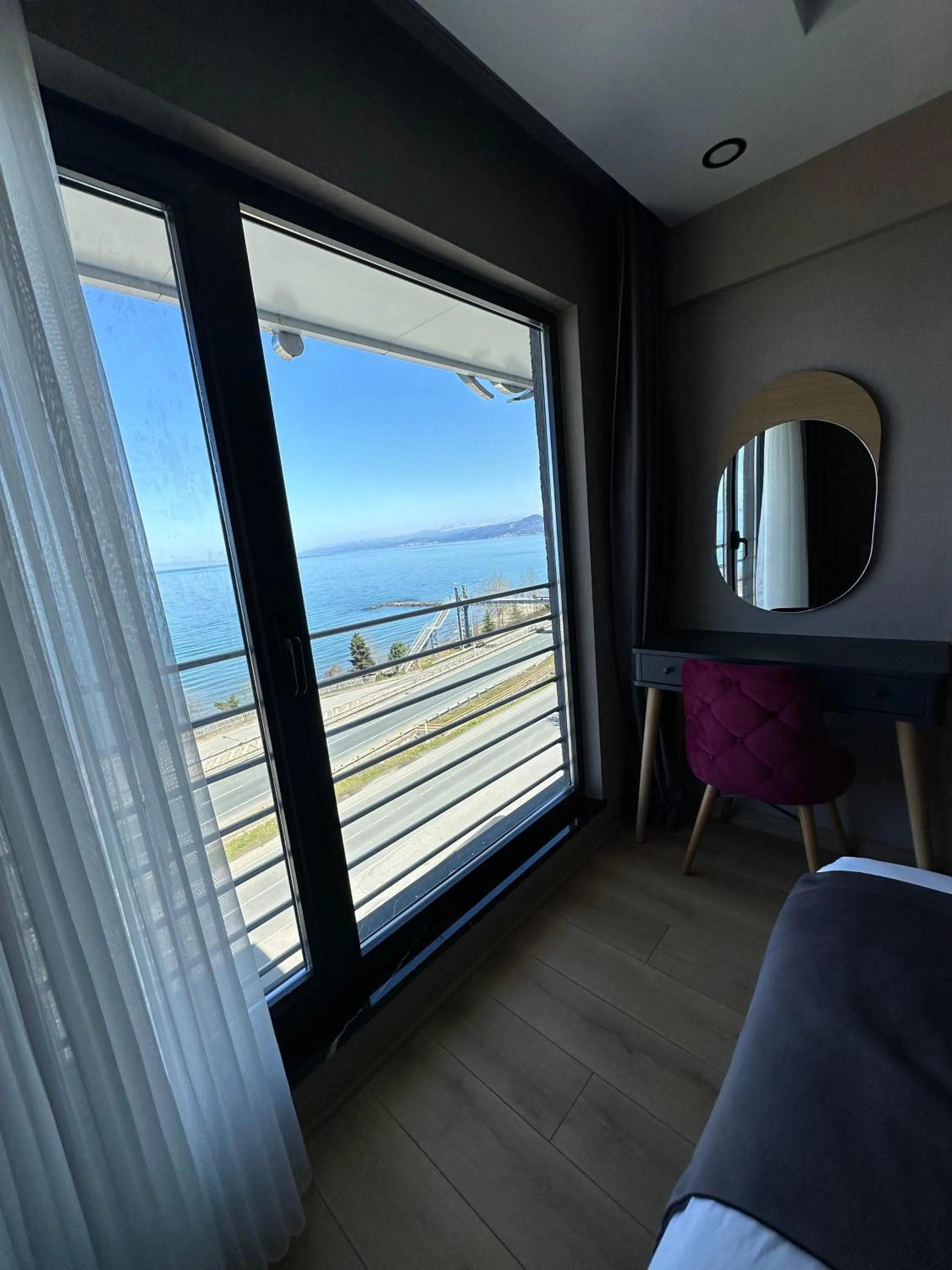 Communal lounge/ TV room in Şehrar Suite Hotel