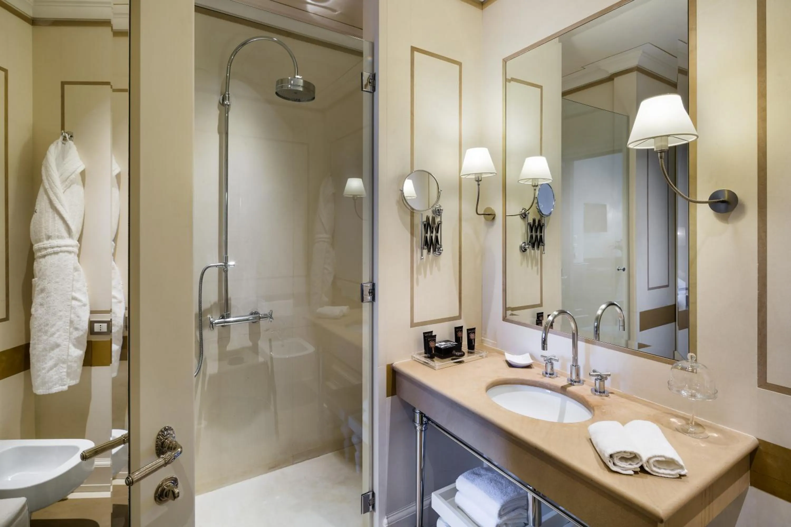 Bathroom in Palazzo Firenze by Baglioni Hotels & Resorts