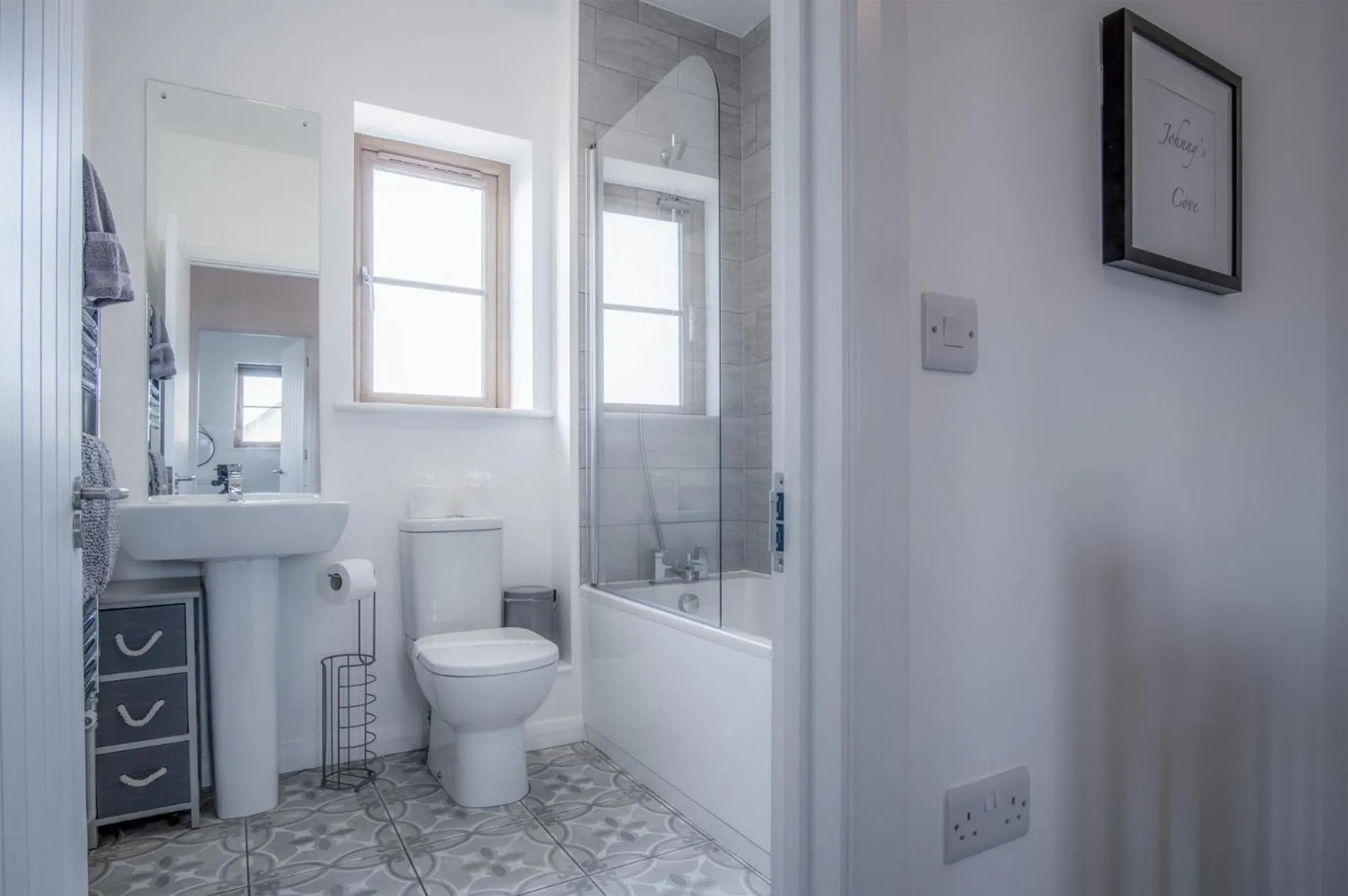 Floor plan in Johnnys Cove - 2 Bedroom Holiday Home - New Hedges