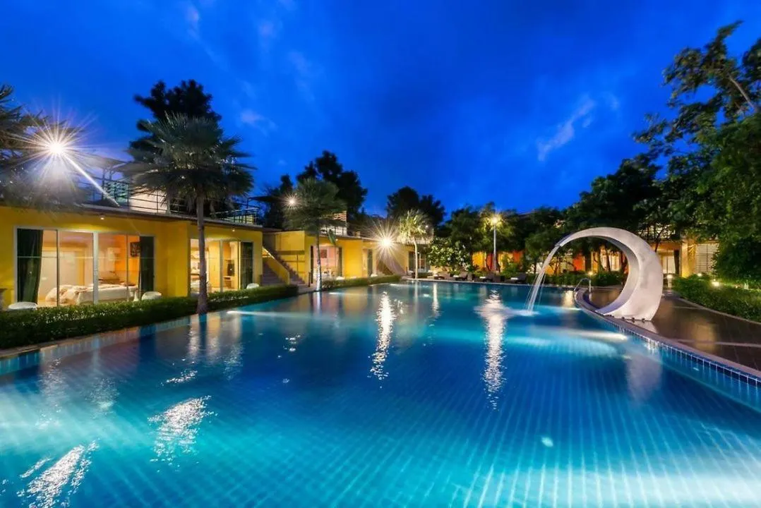 Swimming pool in BANGKOK.GRAND.RESORT