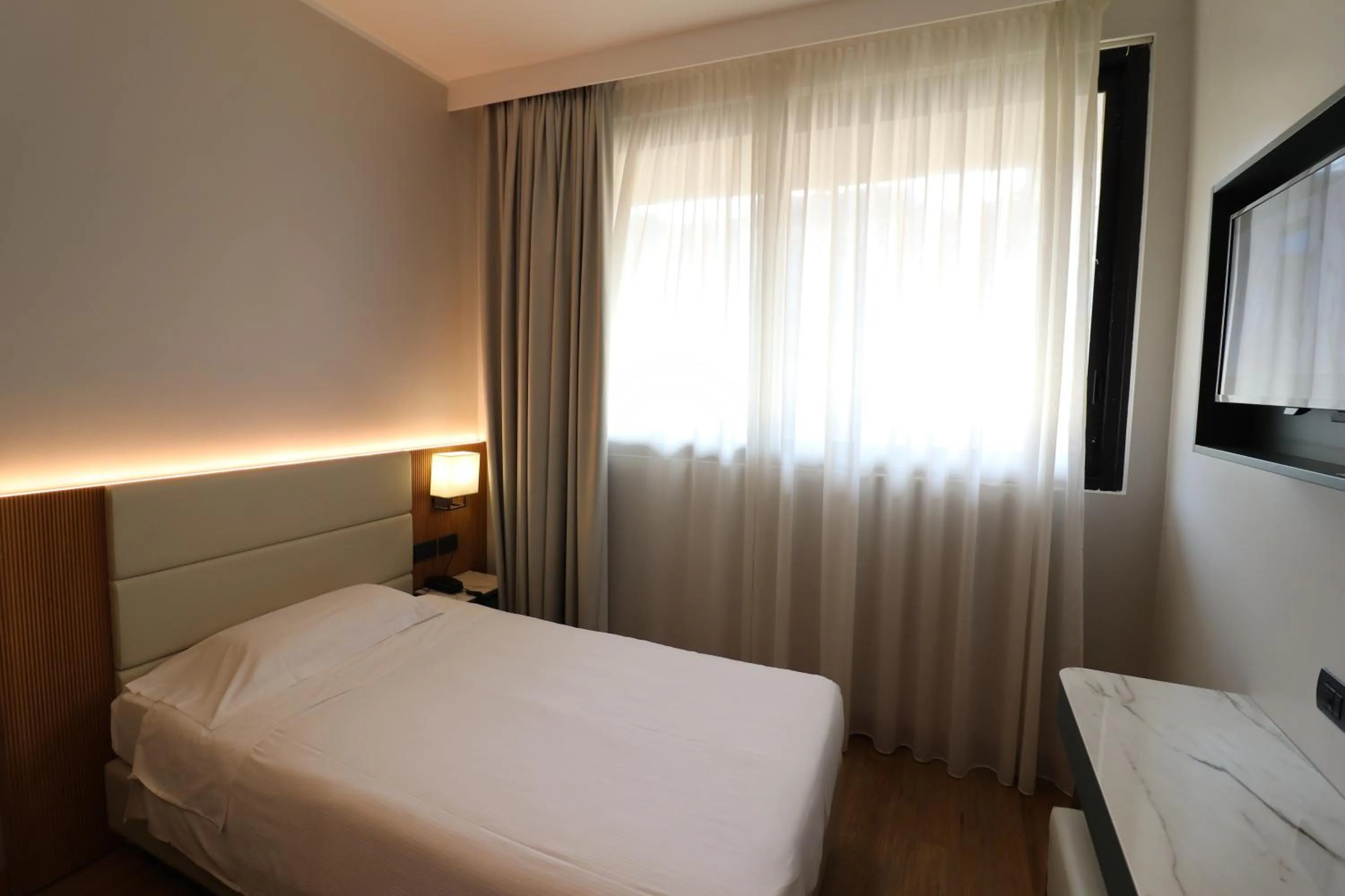 TV and multimedia, Bed in Hotel Domenichino