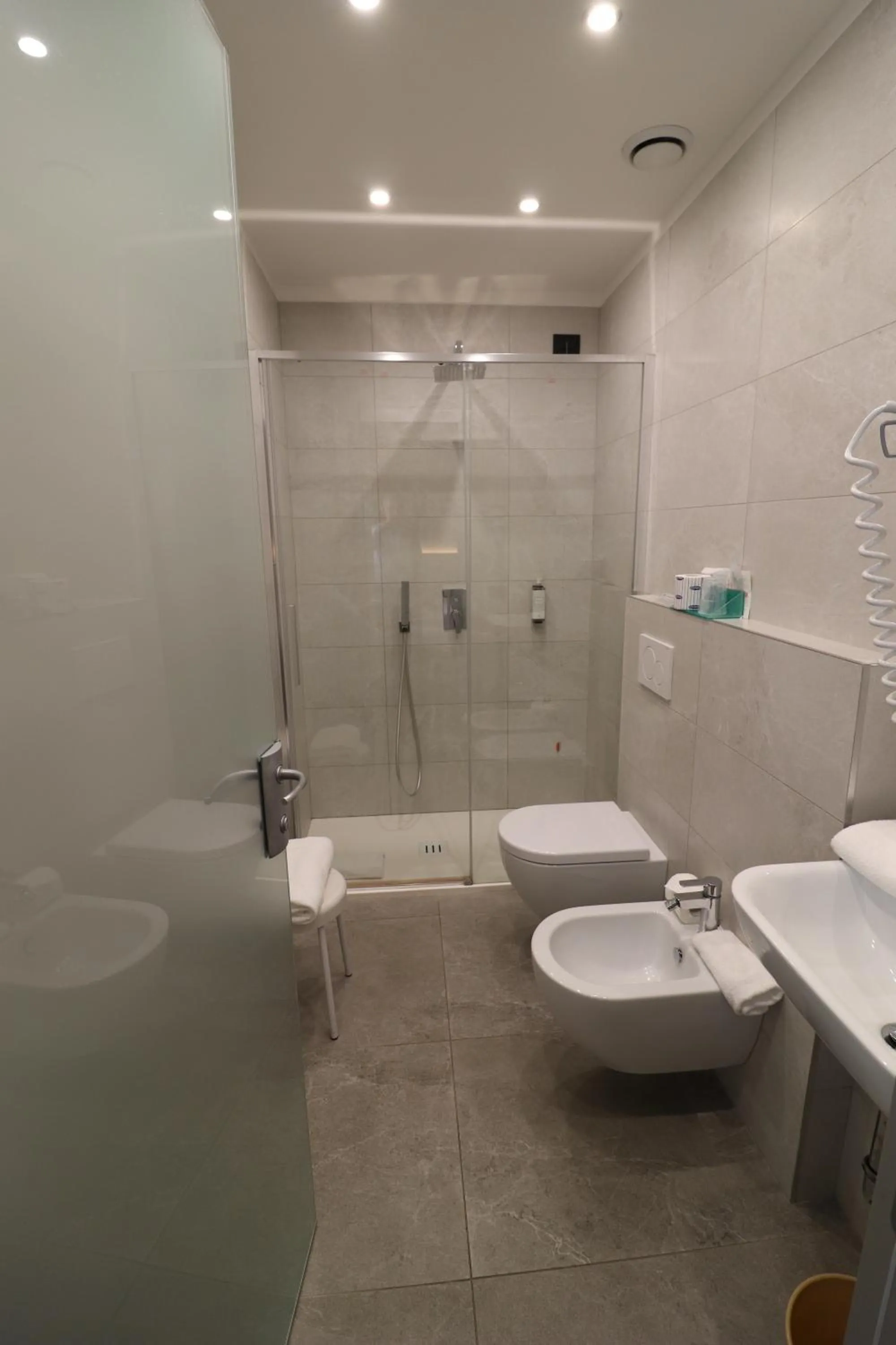 Shower in Hotel Domenichino