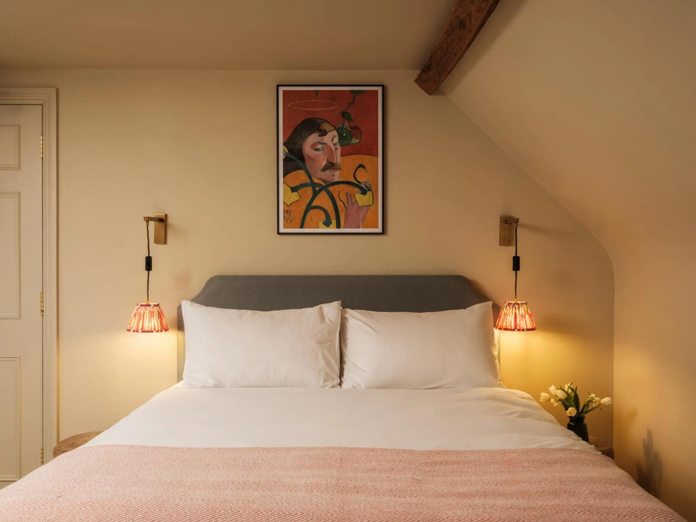 Bedroom, Bed in The Bell & Crown