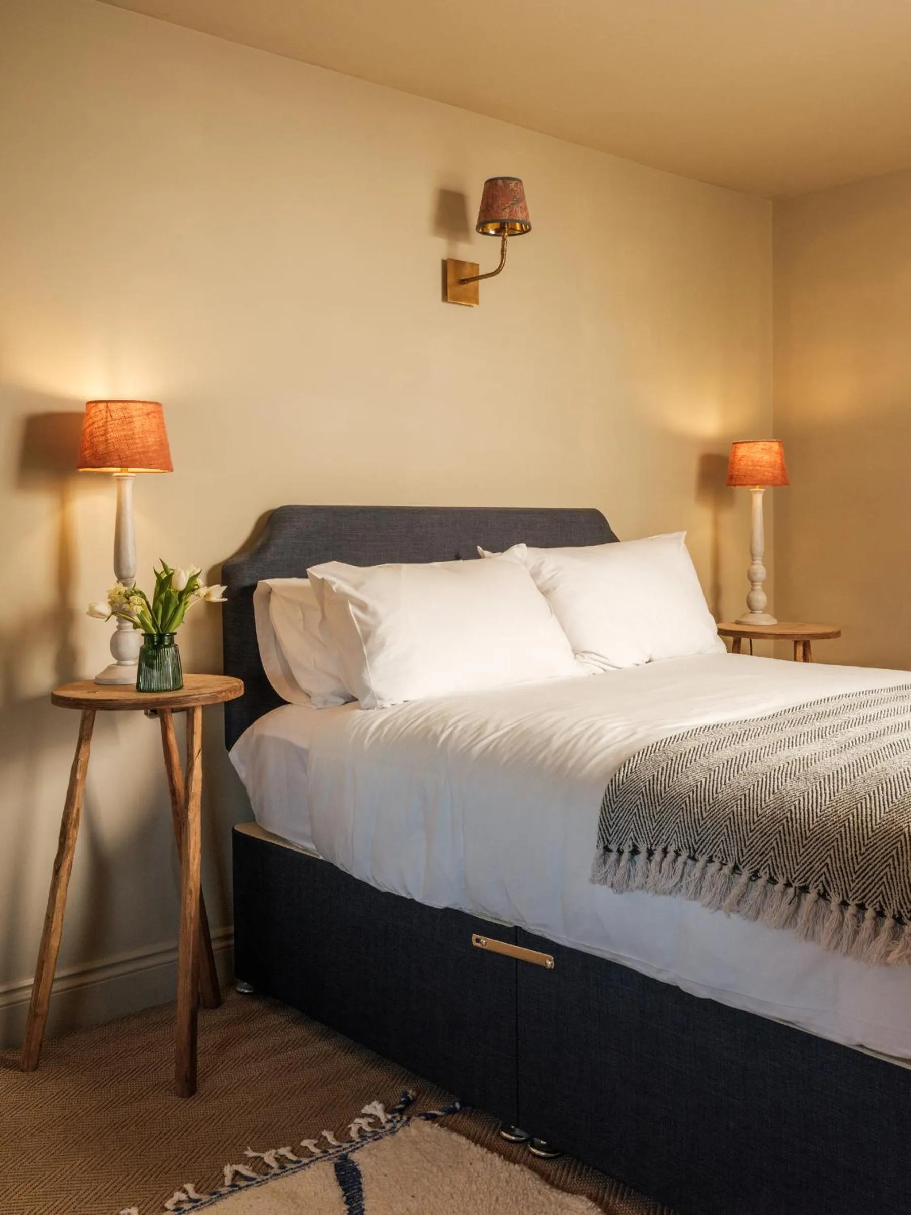 Bedroom, Bed in The Bell & Crown