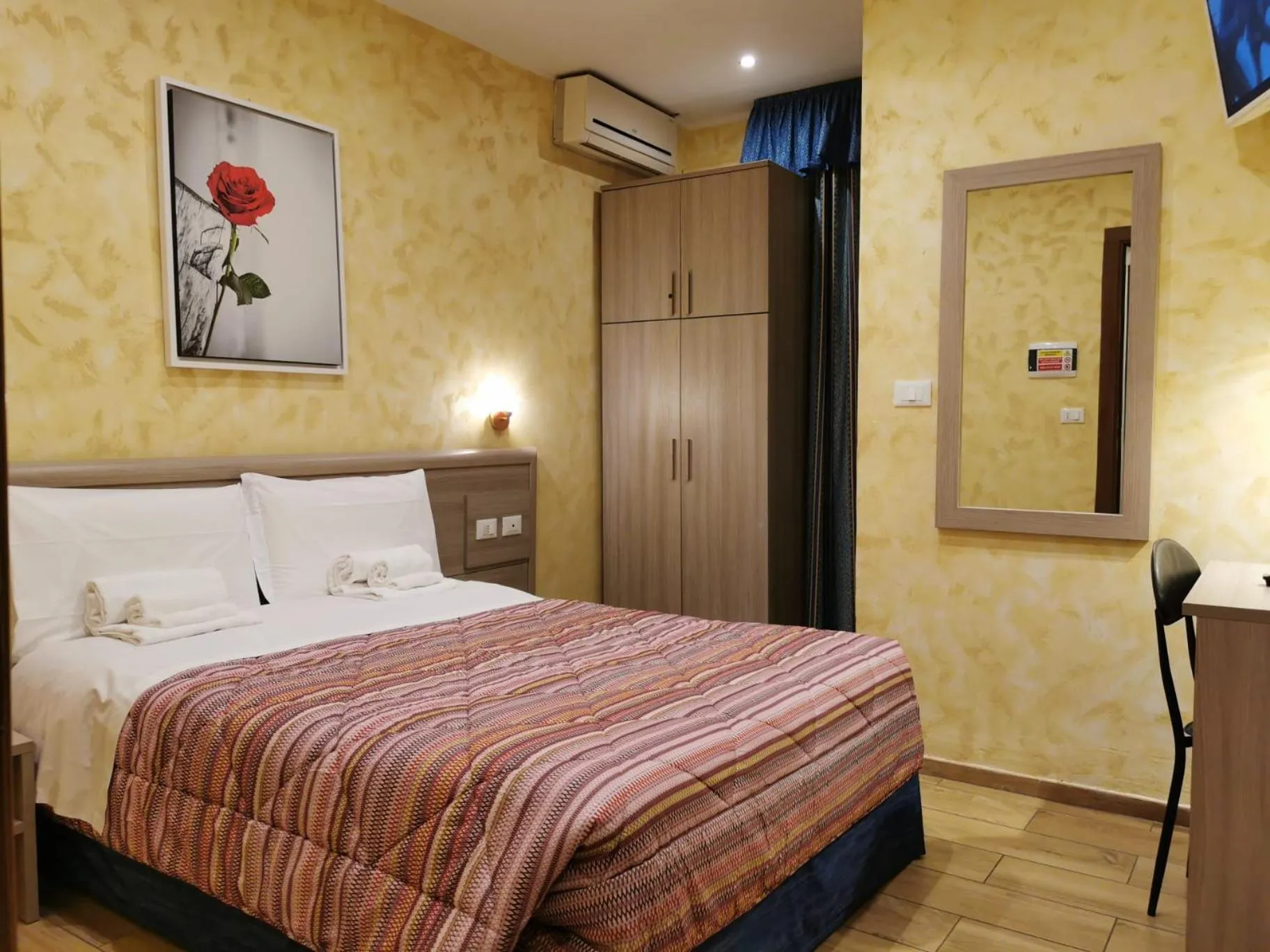 Bed in Hotel Orchidea