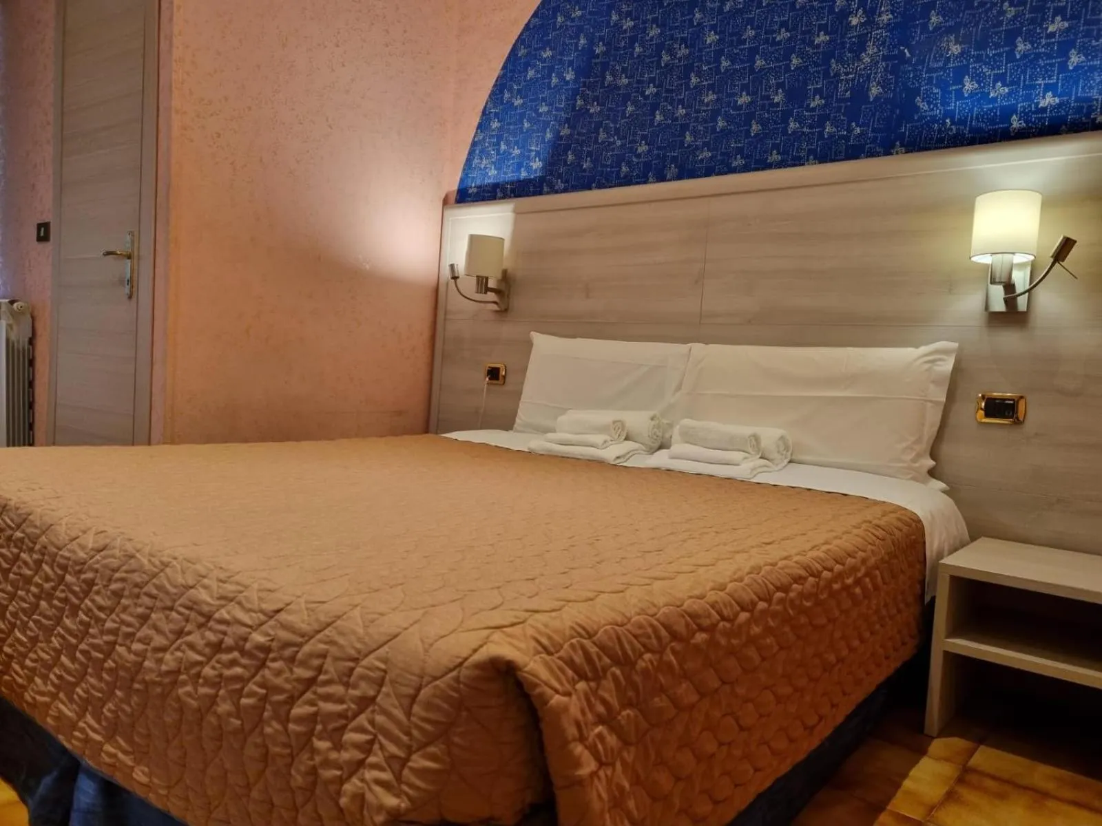 Bed in Hotel Orchidea