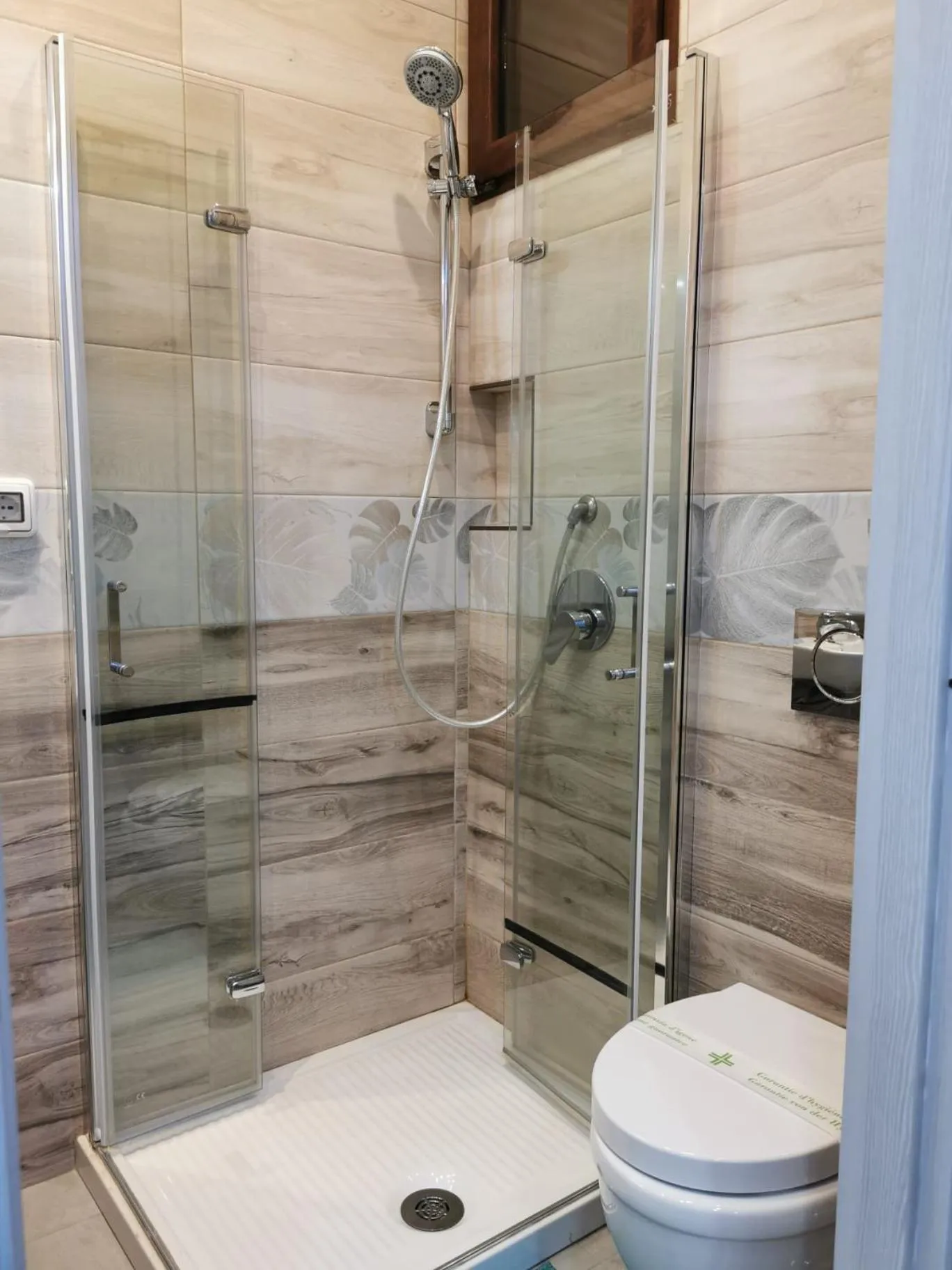 Shower in Hotel Orchidea