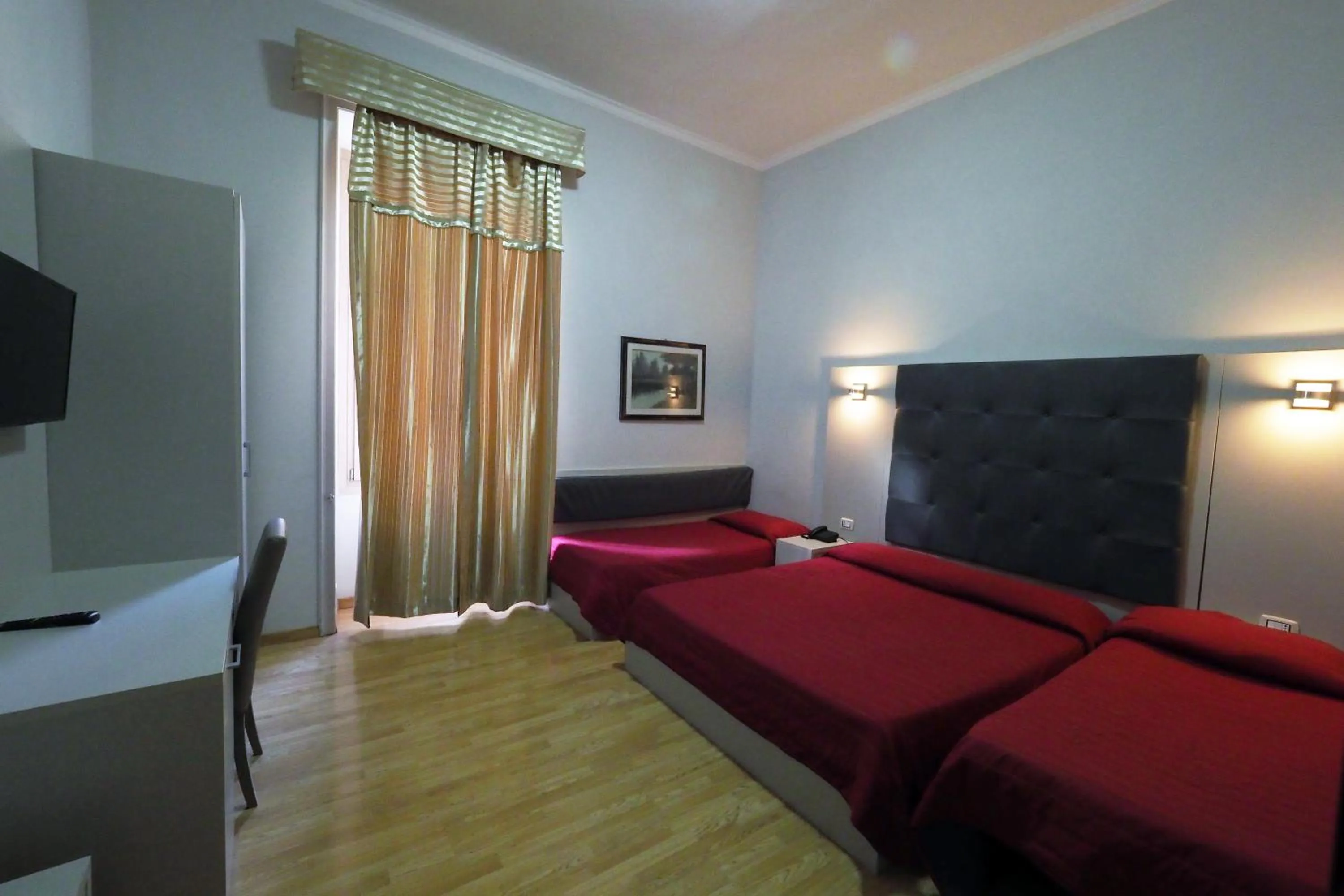 Photo of the whole room, Bed in Hotel d'Este