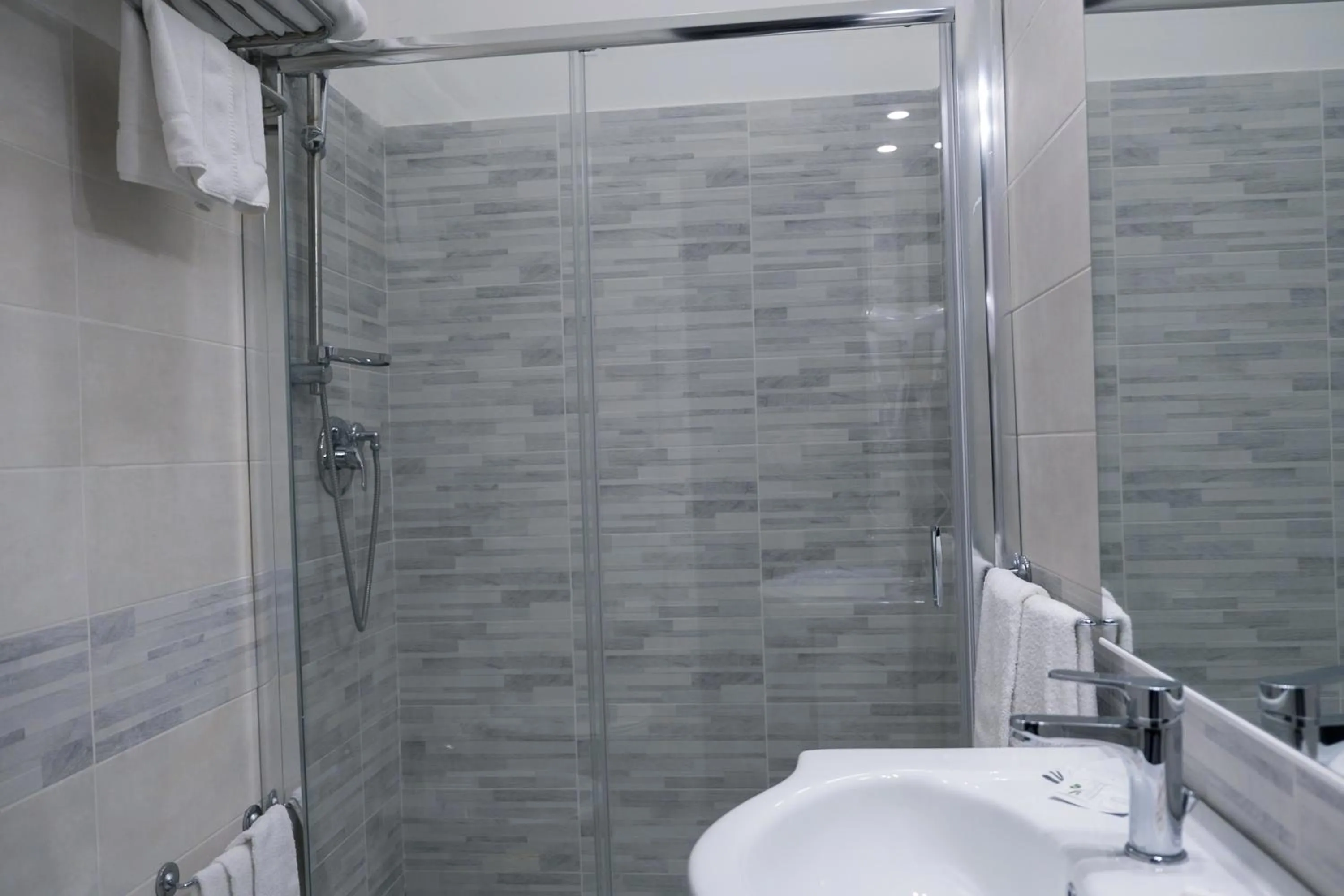 Shower in Hotel d'Este