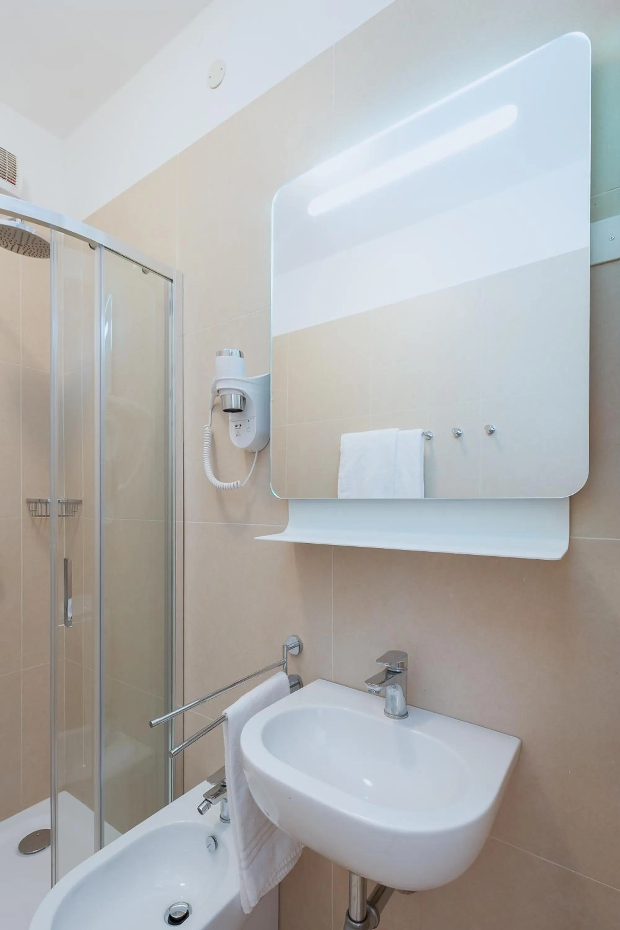 Shower in Hotel Helvetia