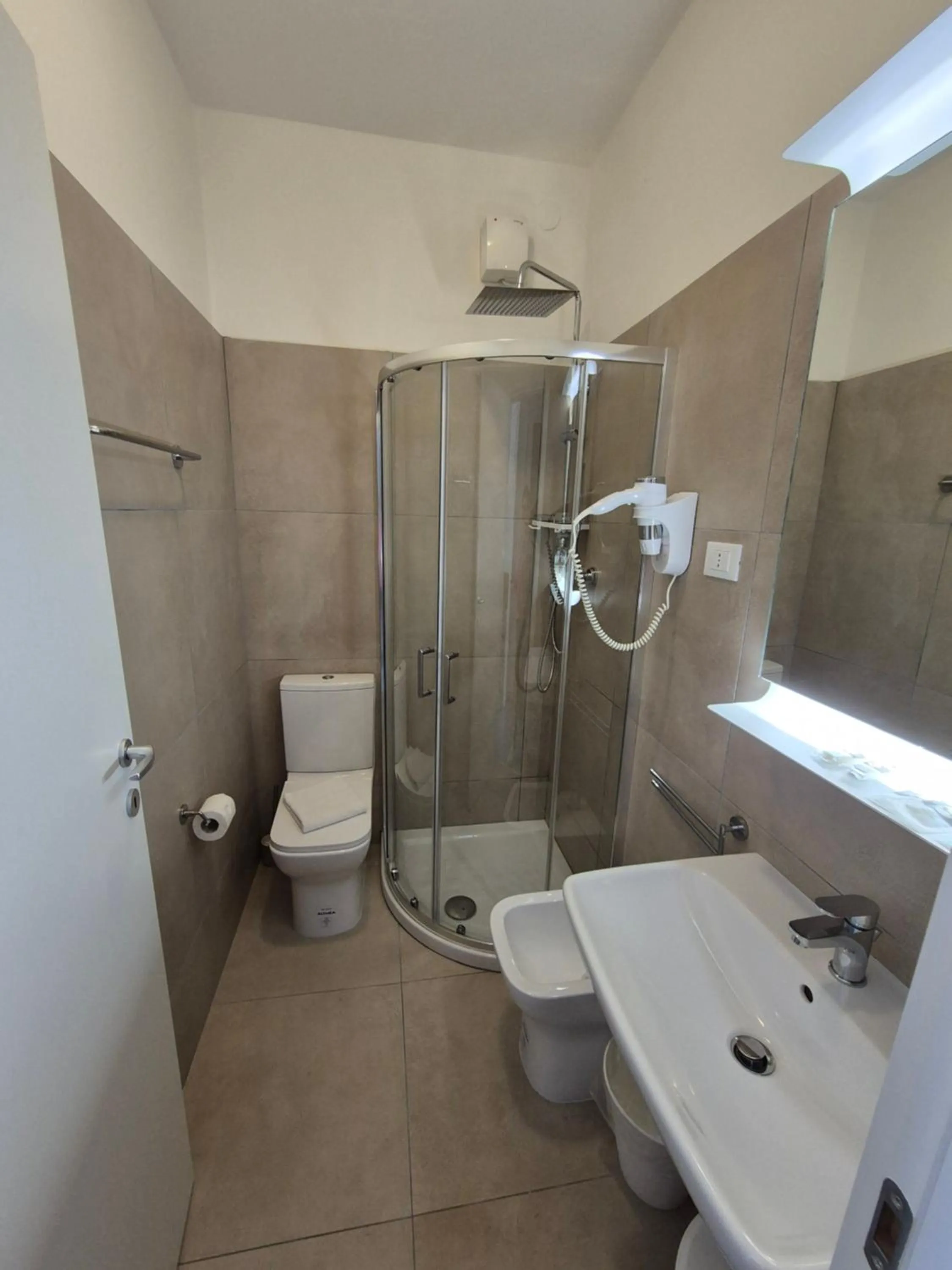 Shower in Hotel Helvetia